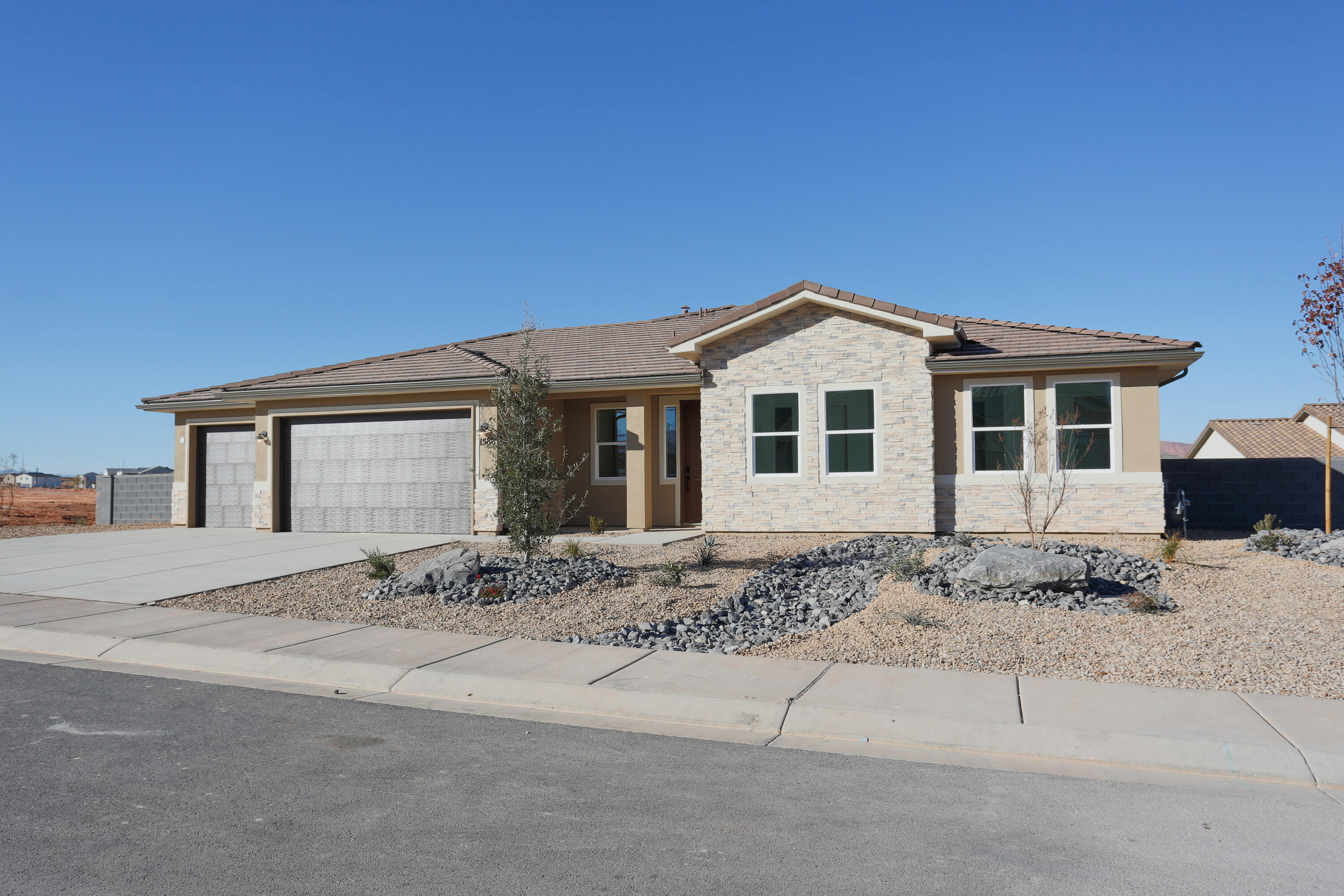 RED SLATE ESTATES - Residential