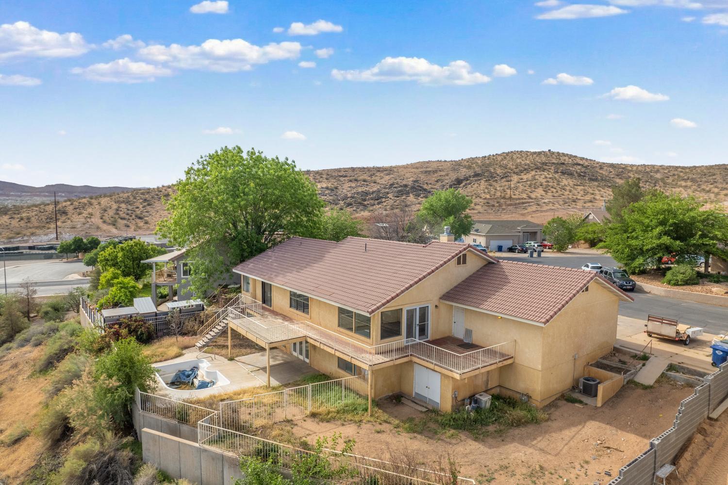 BLOOMINGTON HILLS - Residential