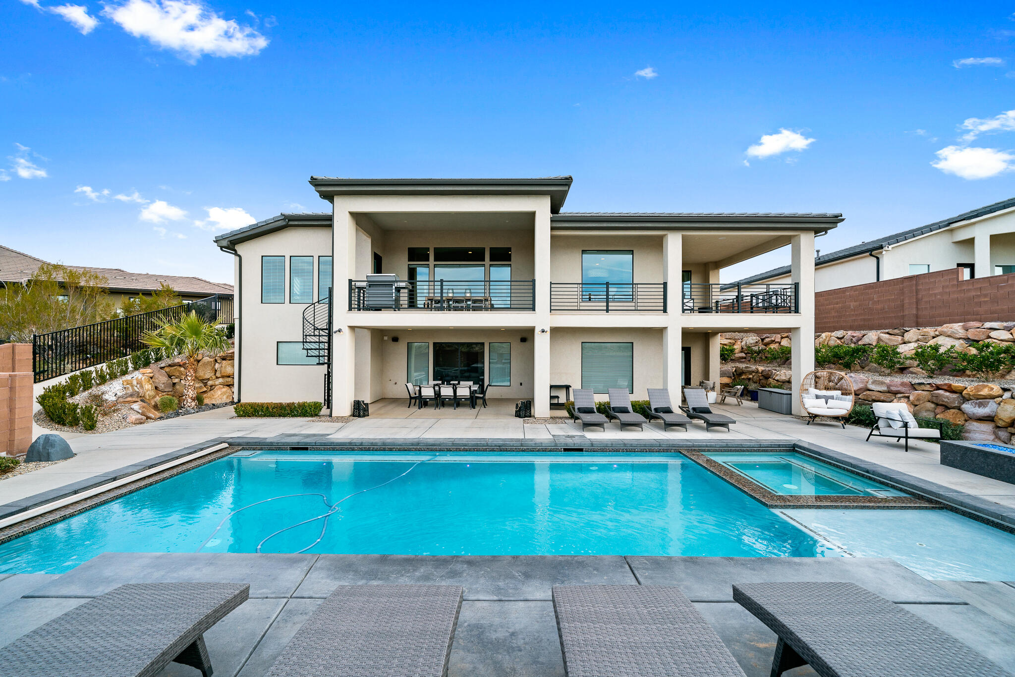DESERTS EDGE - Residential