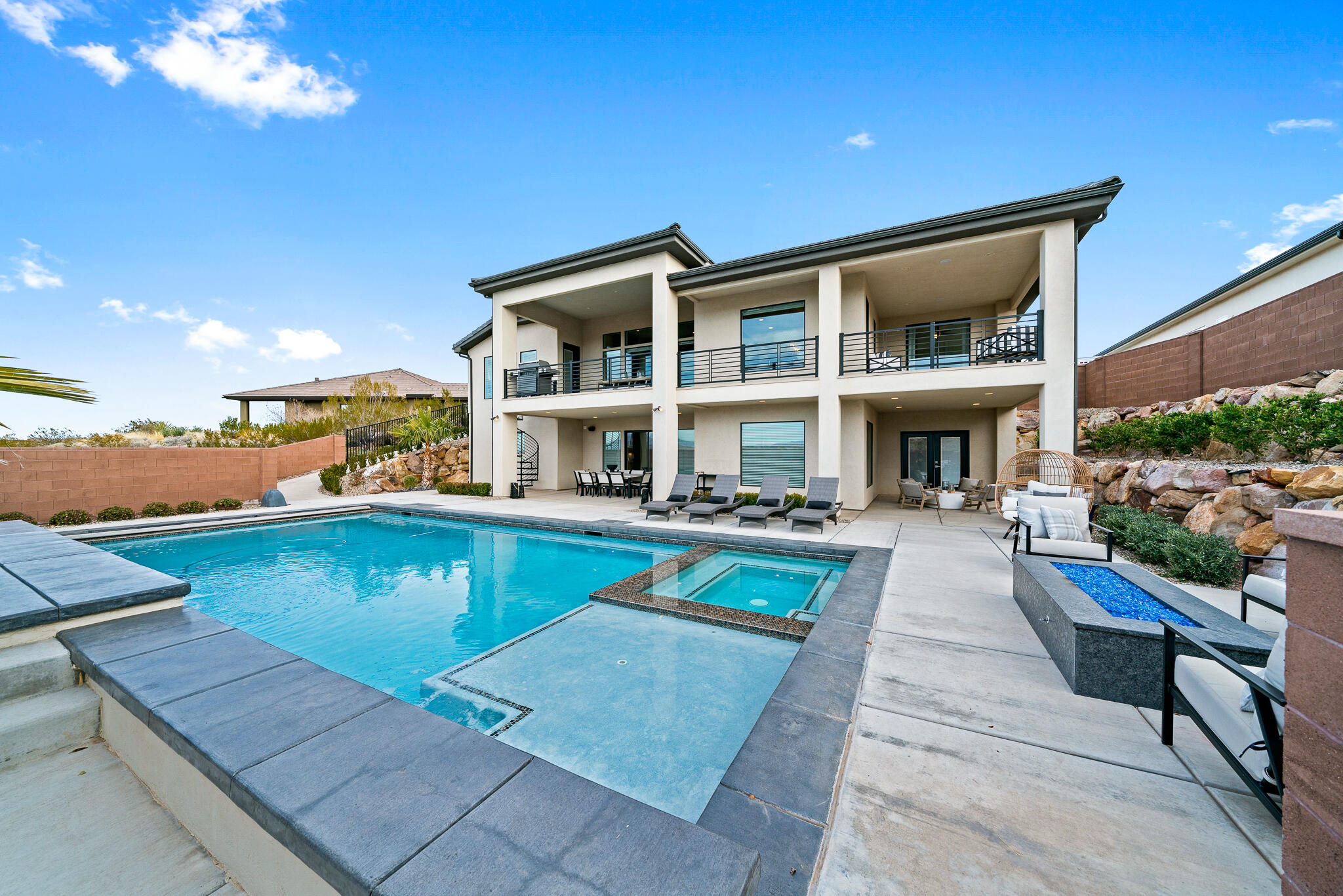 DESERTS EDGE - Residential