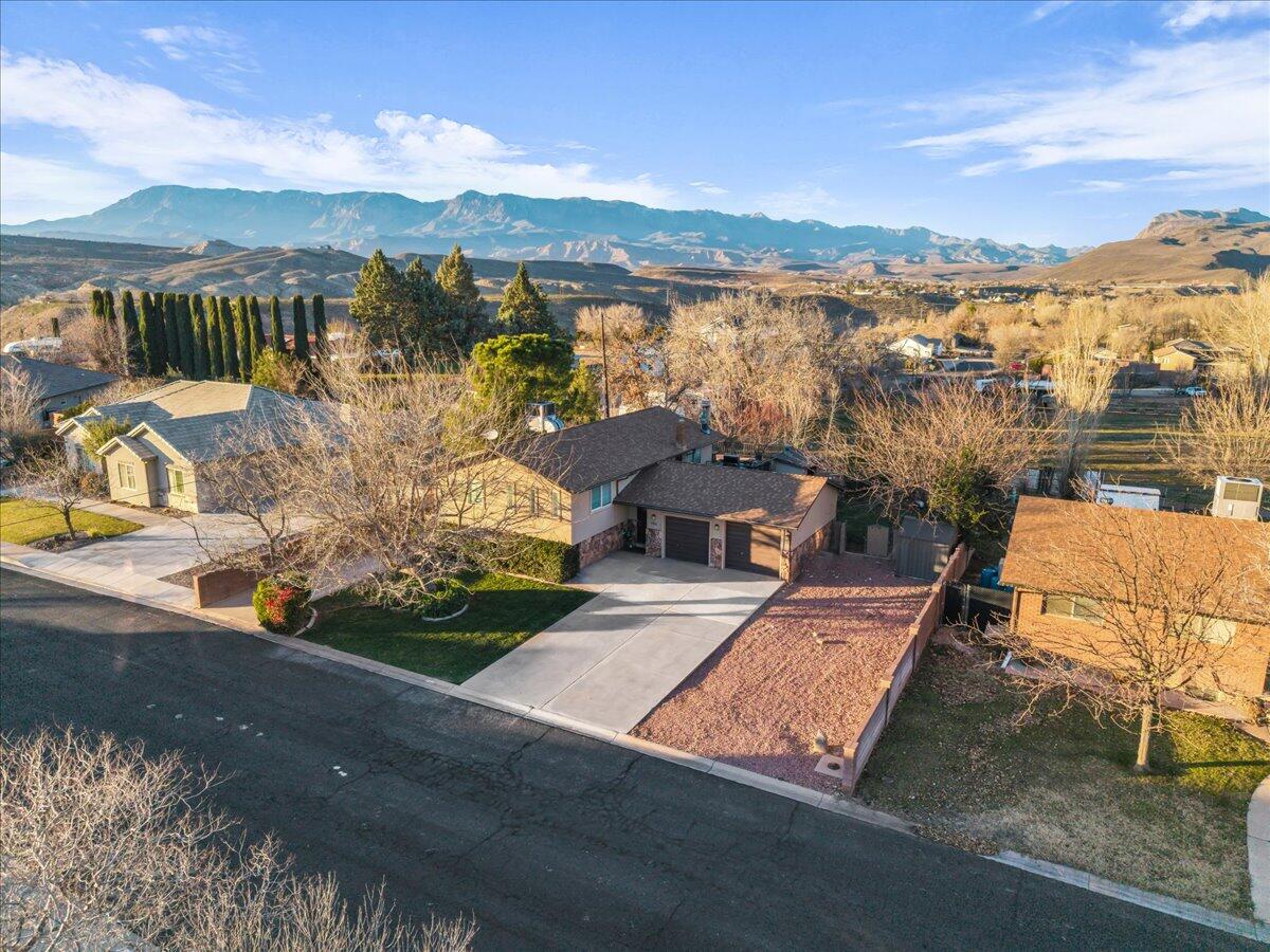 LA VERKIN ESTATES - Residential