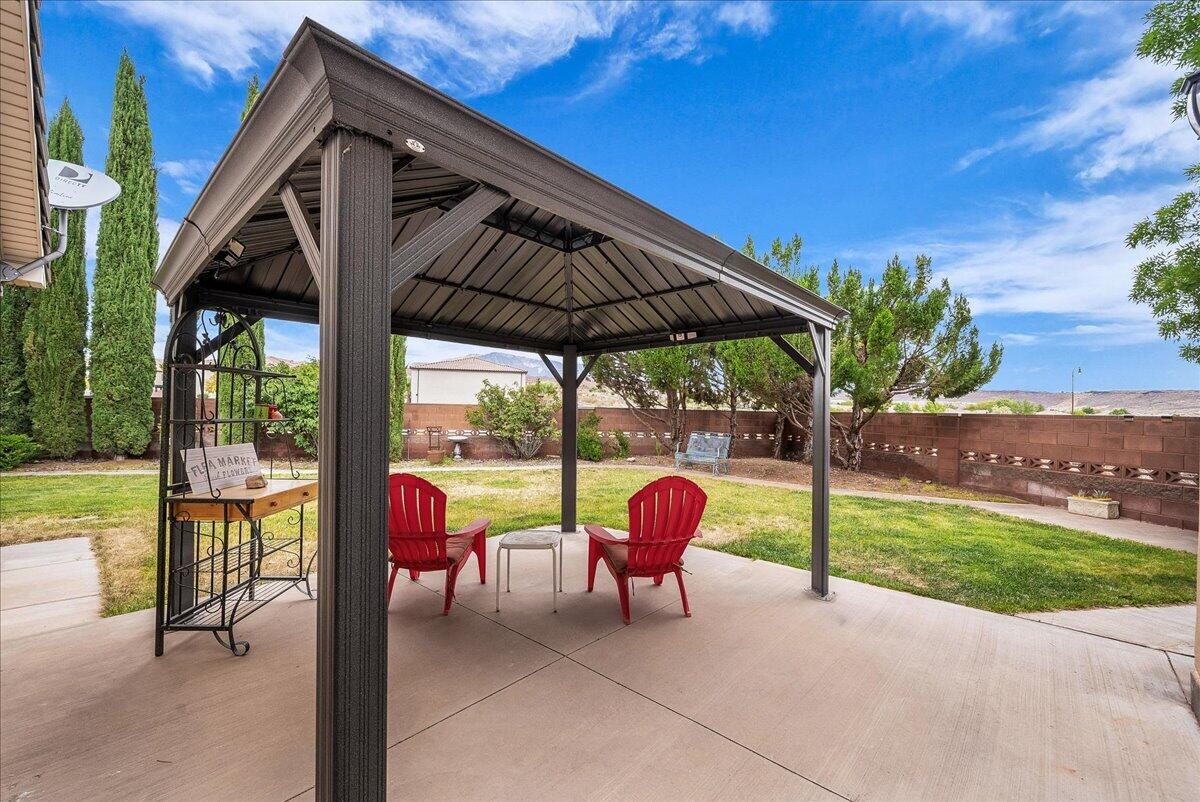 ENGLISH OAKS ESTATES - Residential