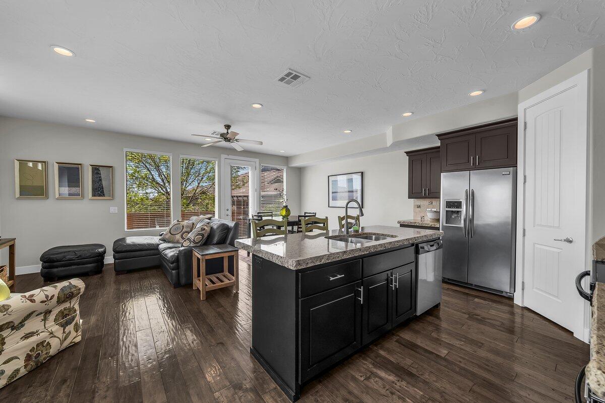 CORAL RIDGE TOWNHOMES - Residential