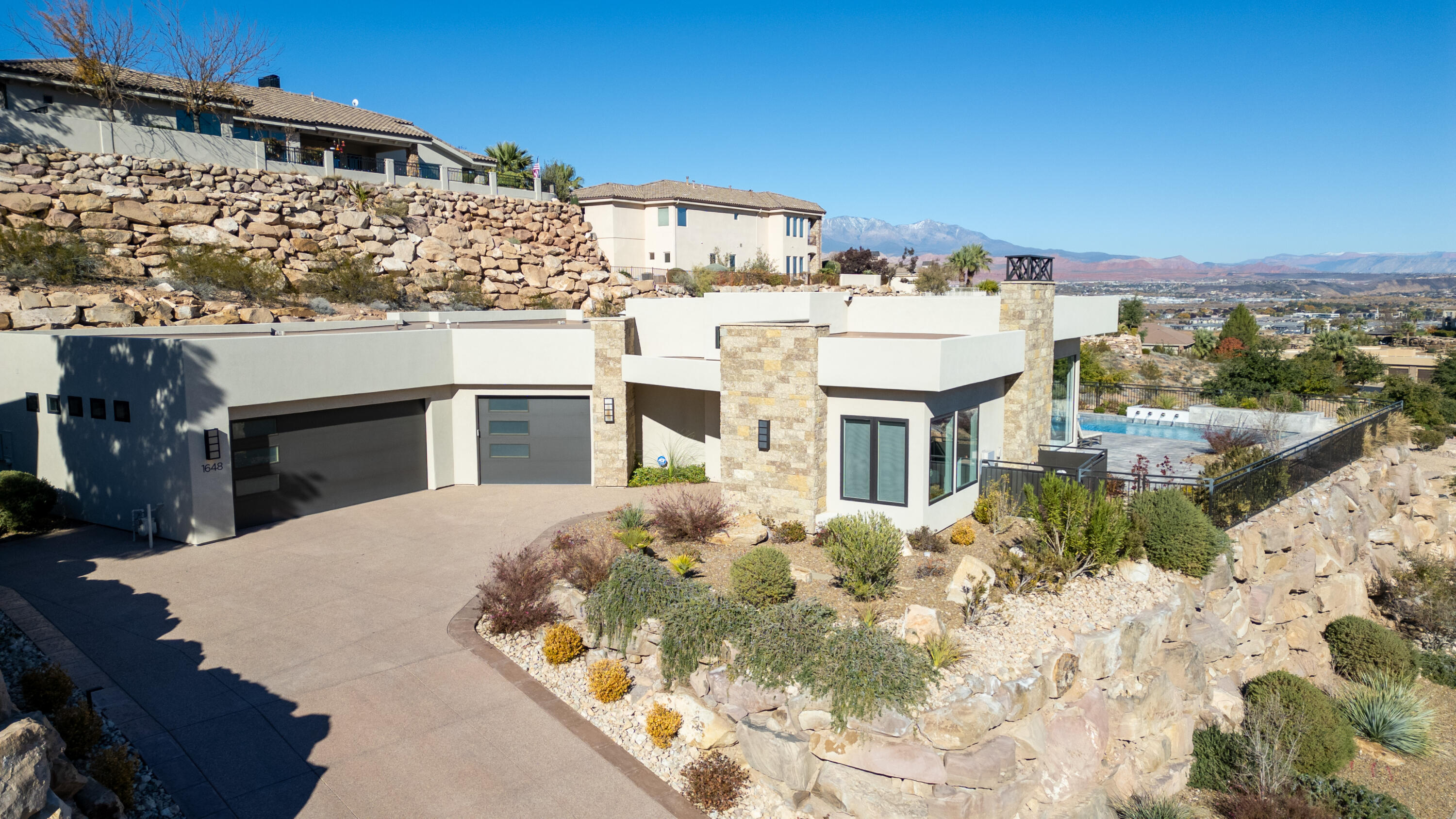 STONE CLIFF - Residential