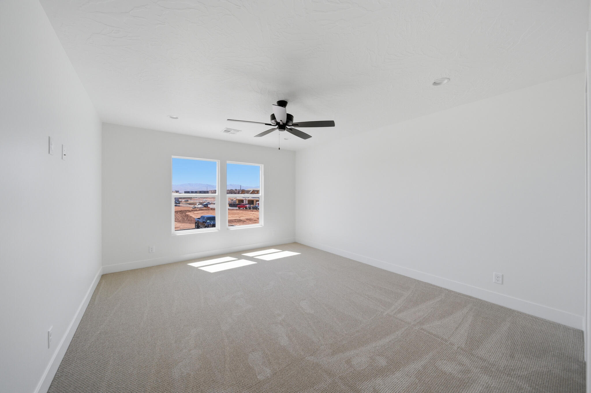 WHITE DOME TOWNHOMES - Residential