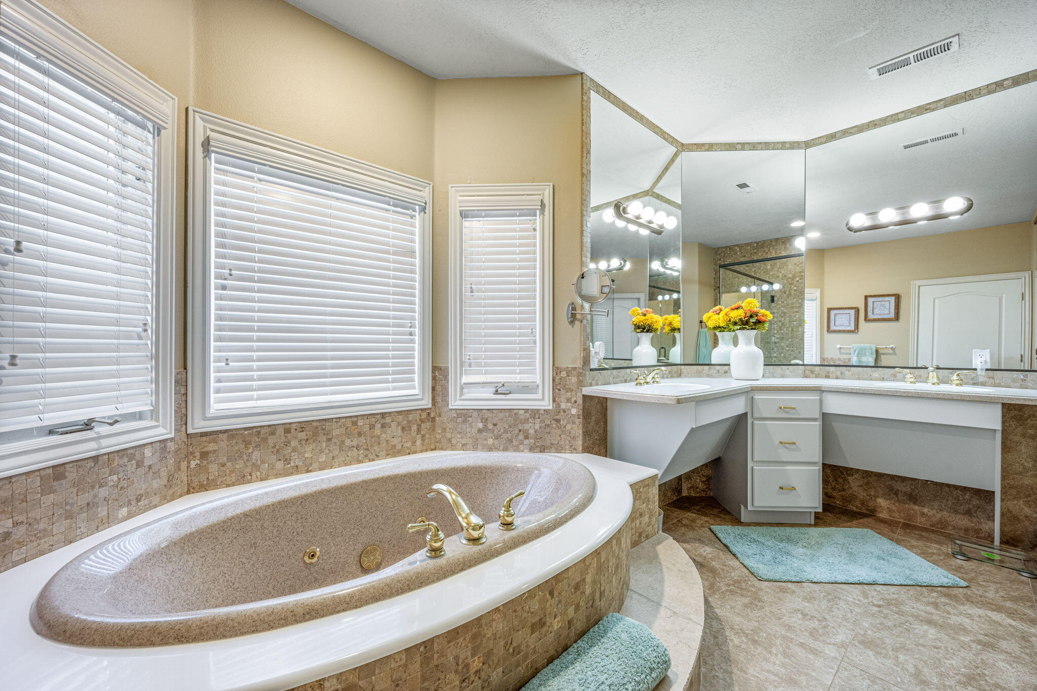 LION'S HEAD HILLTOP ESTATES AT GREEN SPRINGS - Residential
