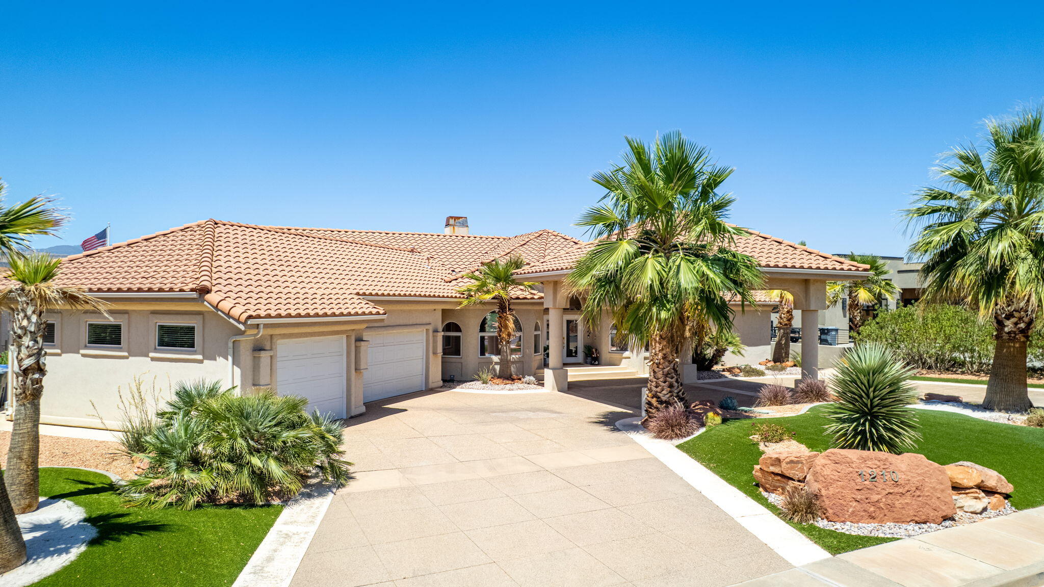 LION'S HEAD HILLTOP ESTATES AT GREEN SPRINGS - Residential