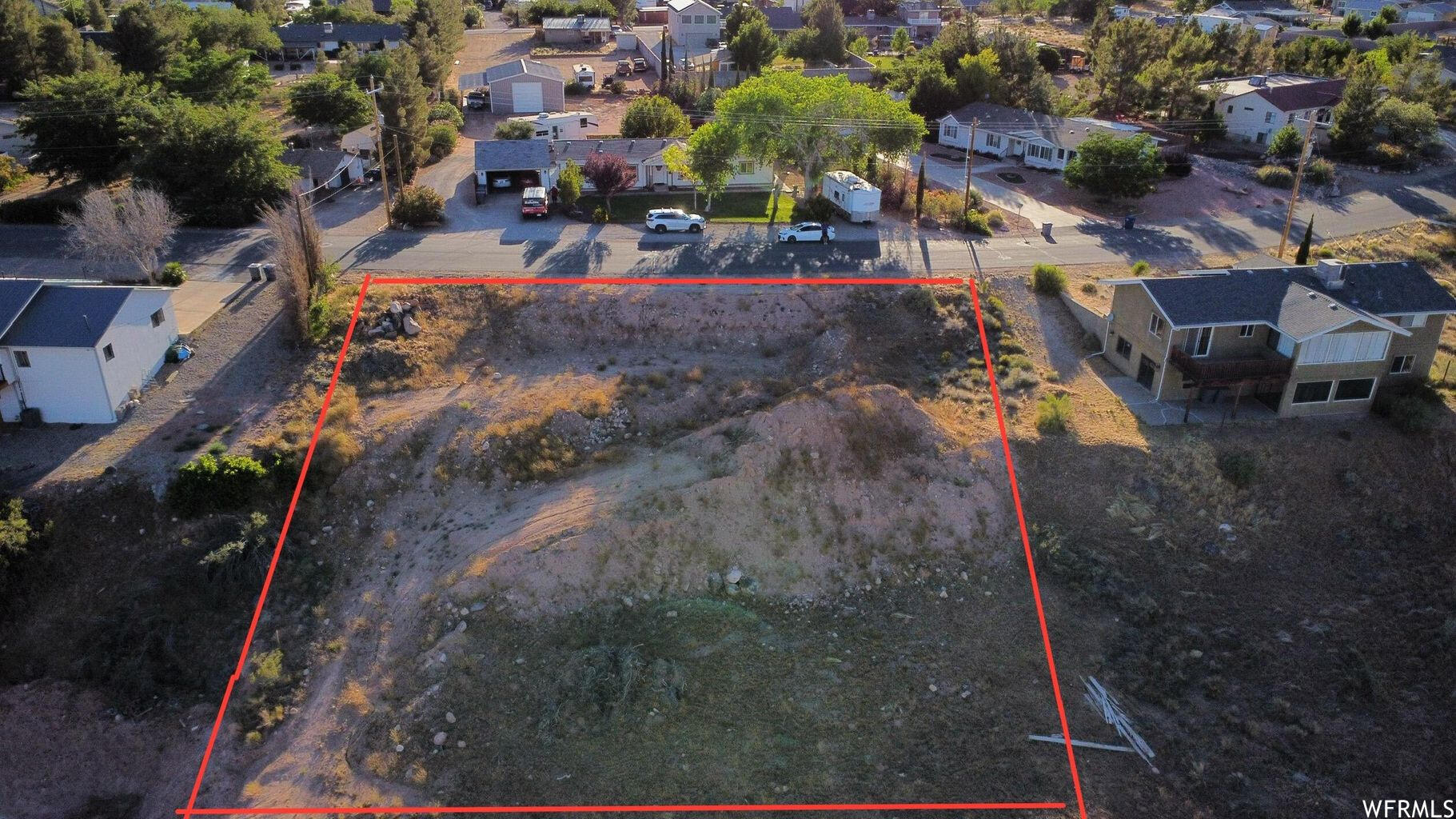 Amazing views of Smiths Mesa, parts of Zion and out to Hurricane Cliffs. Pad Ready, super convenient location to Zion National Park. This is an incredible walk out basement lot to build your dream home on or a spec home. Water, Sewer, Power, Gas are close by ready to be connected.