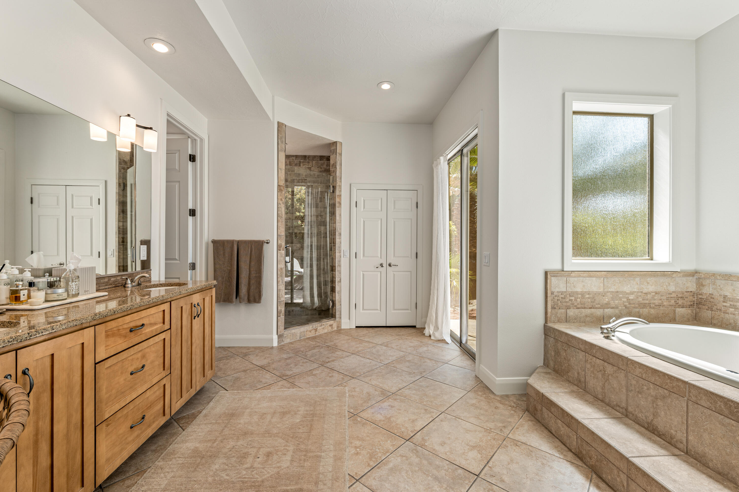 STONE CLIFF - Residential
