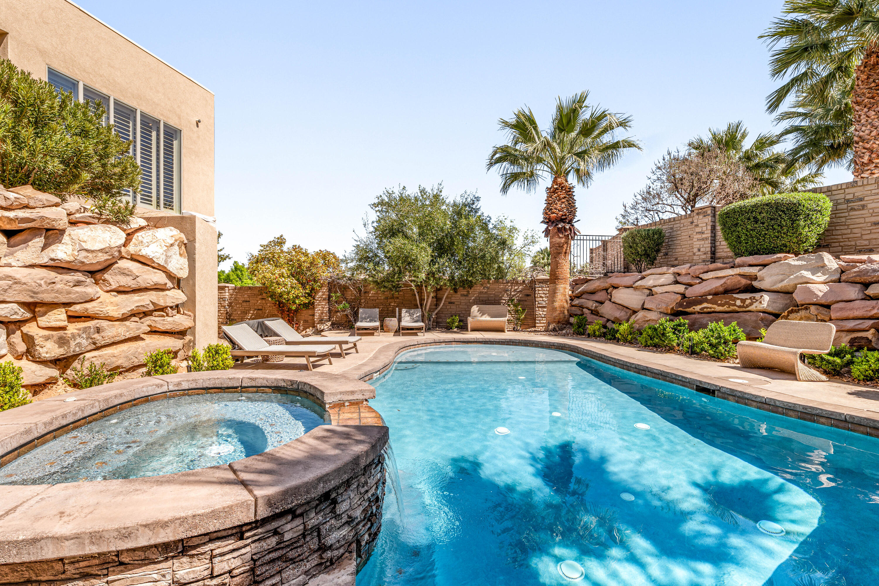 STONE CLIFF - Residential
