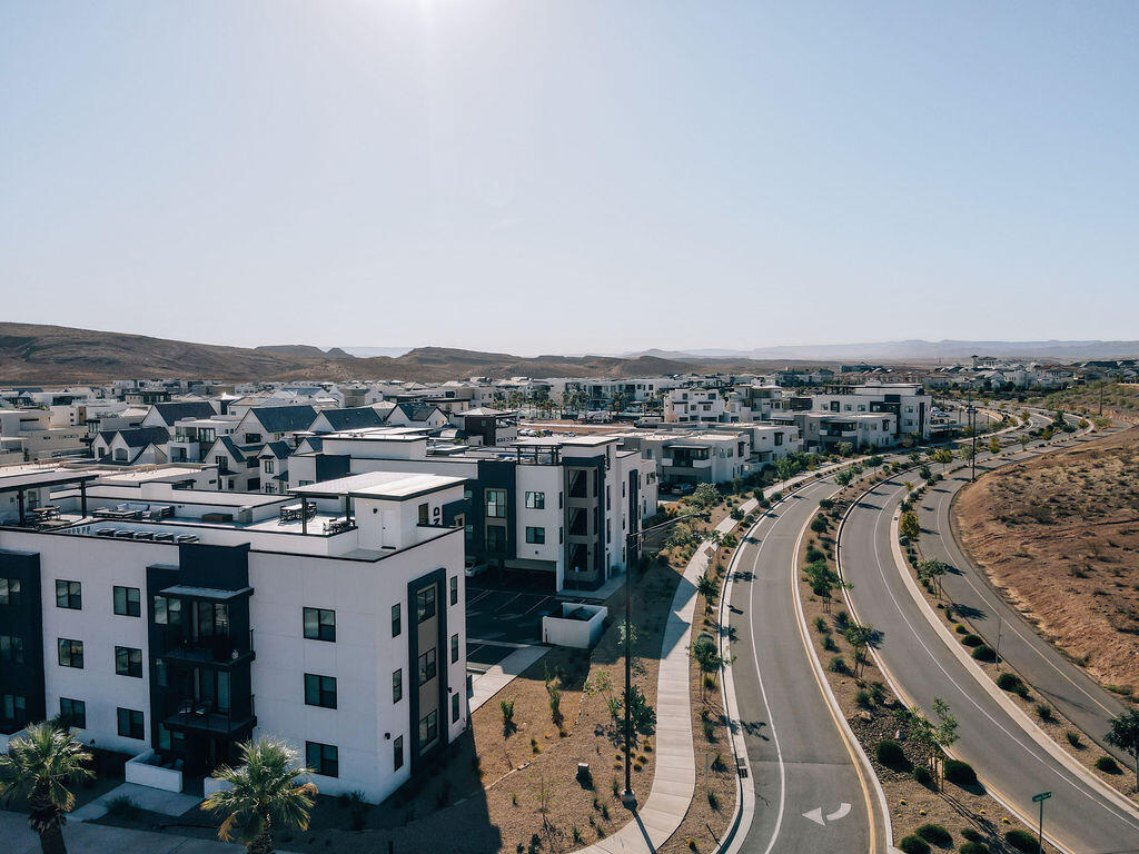 DESERT COLOR RESORT - Residential