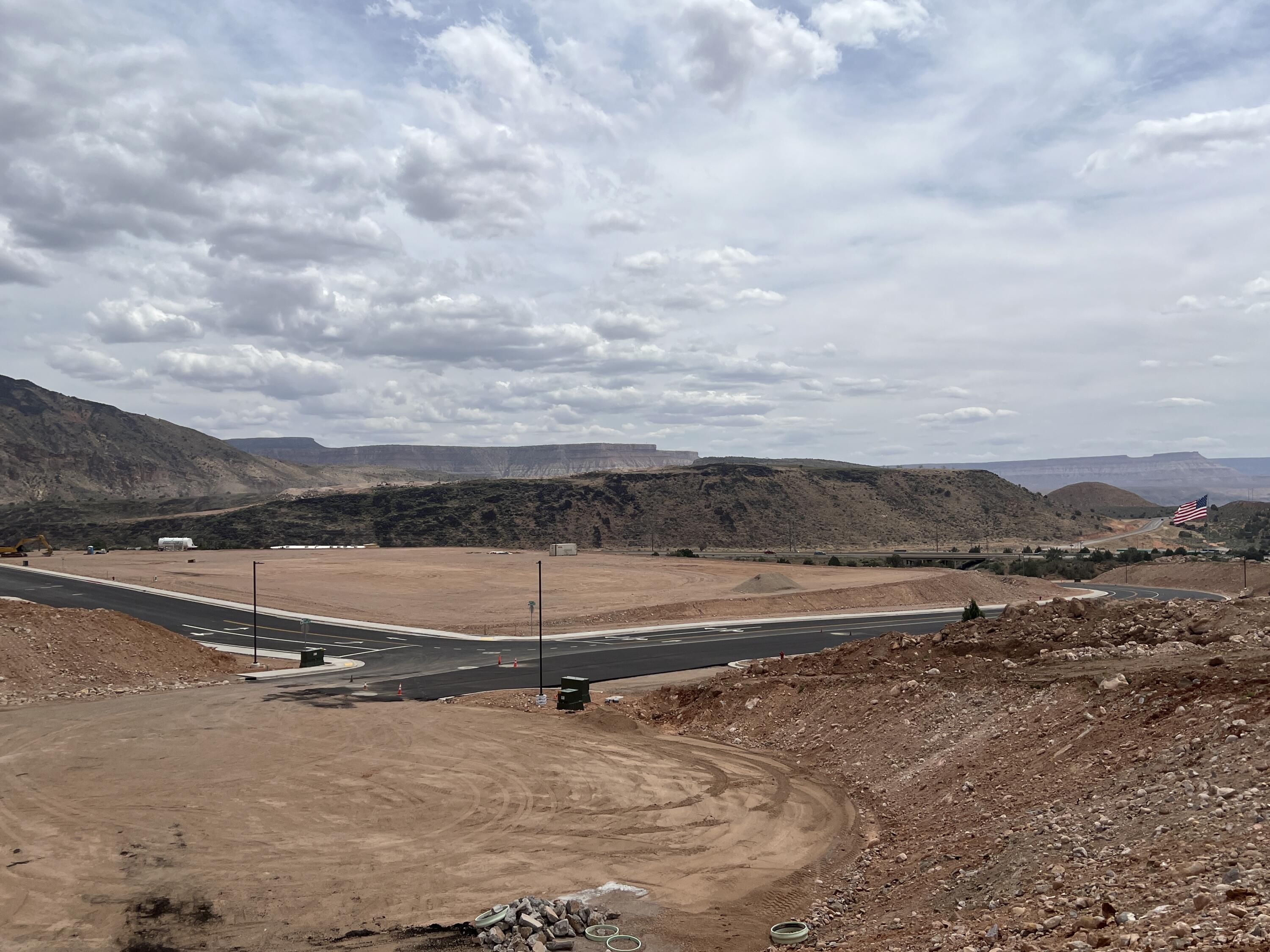 35 ACRE commercial site in southern Utah, Minutes from downtown St. George. Main access to ZION & Grand Canyon National Parks