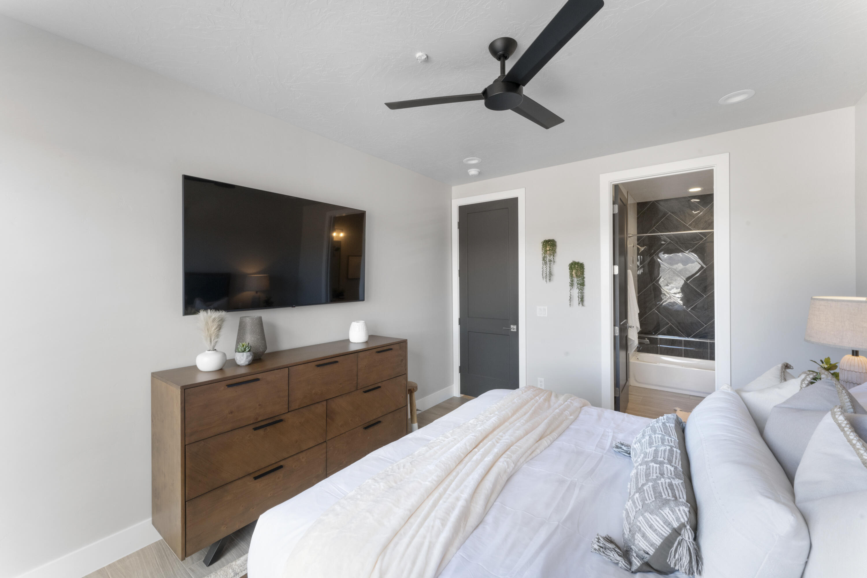 PECAN VALLEY RESORT - Residential Income
