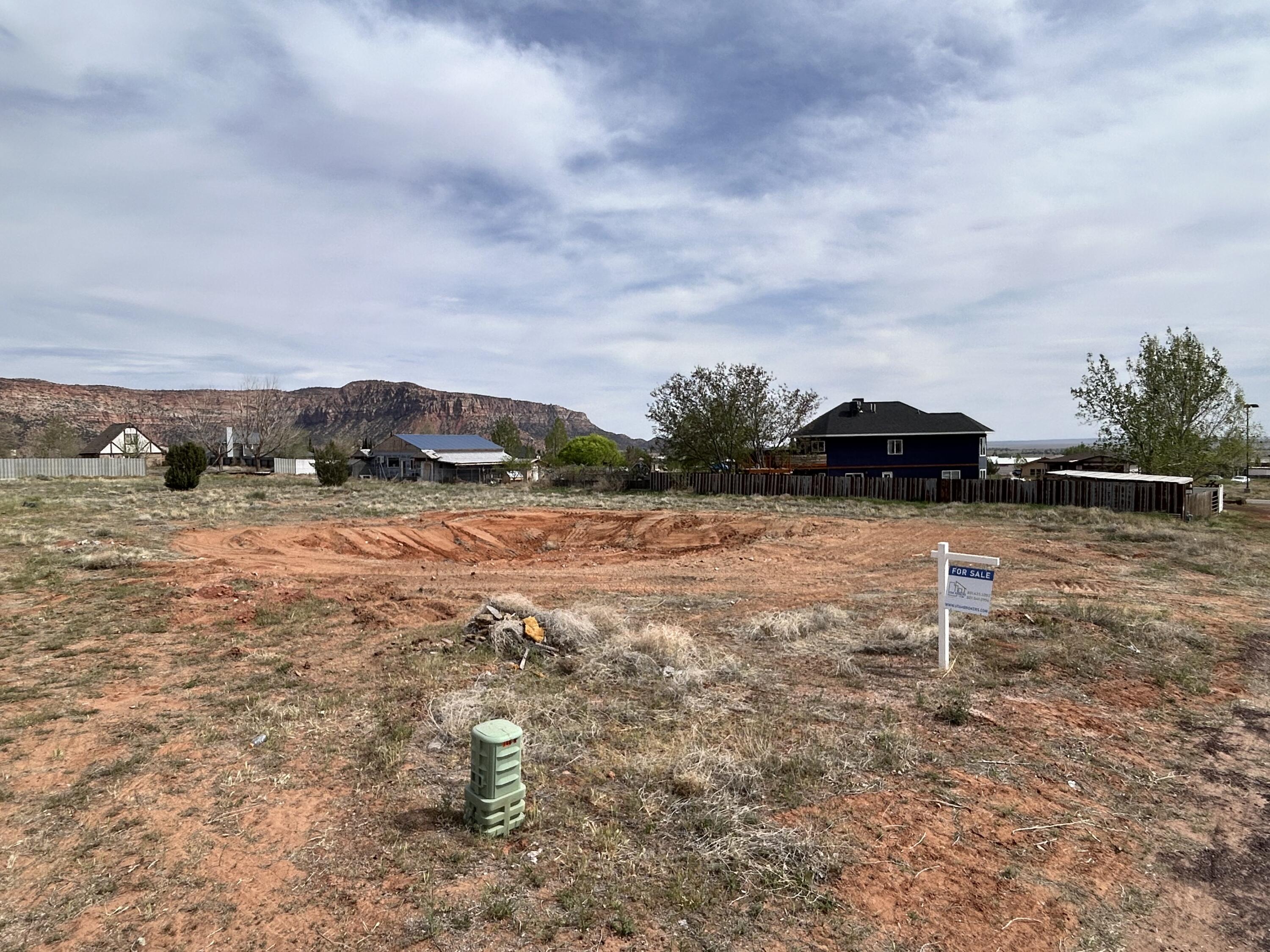 SHORT CREEK - Land
