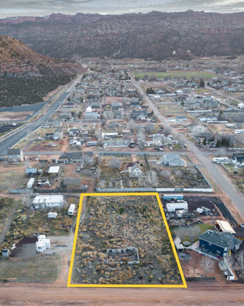 SHORT CREEK - Land