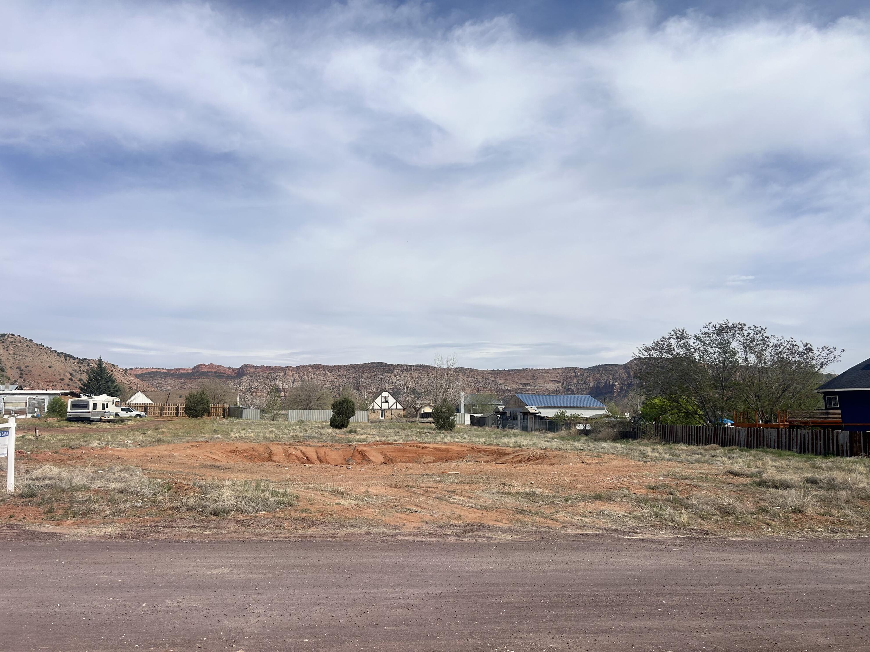 SHORT CREEK - Land