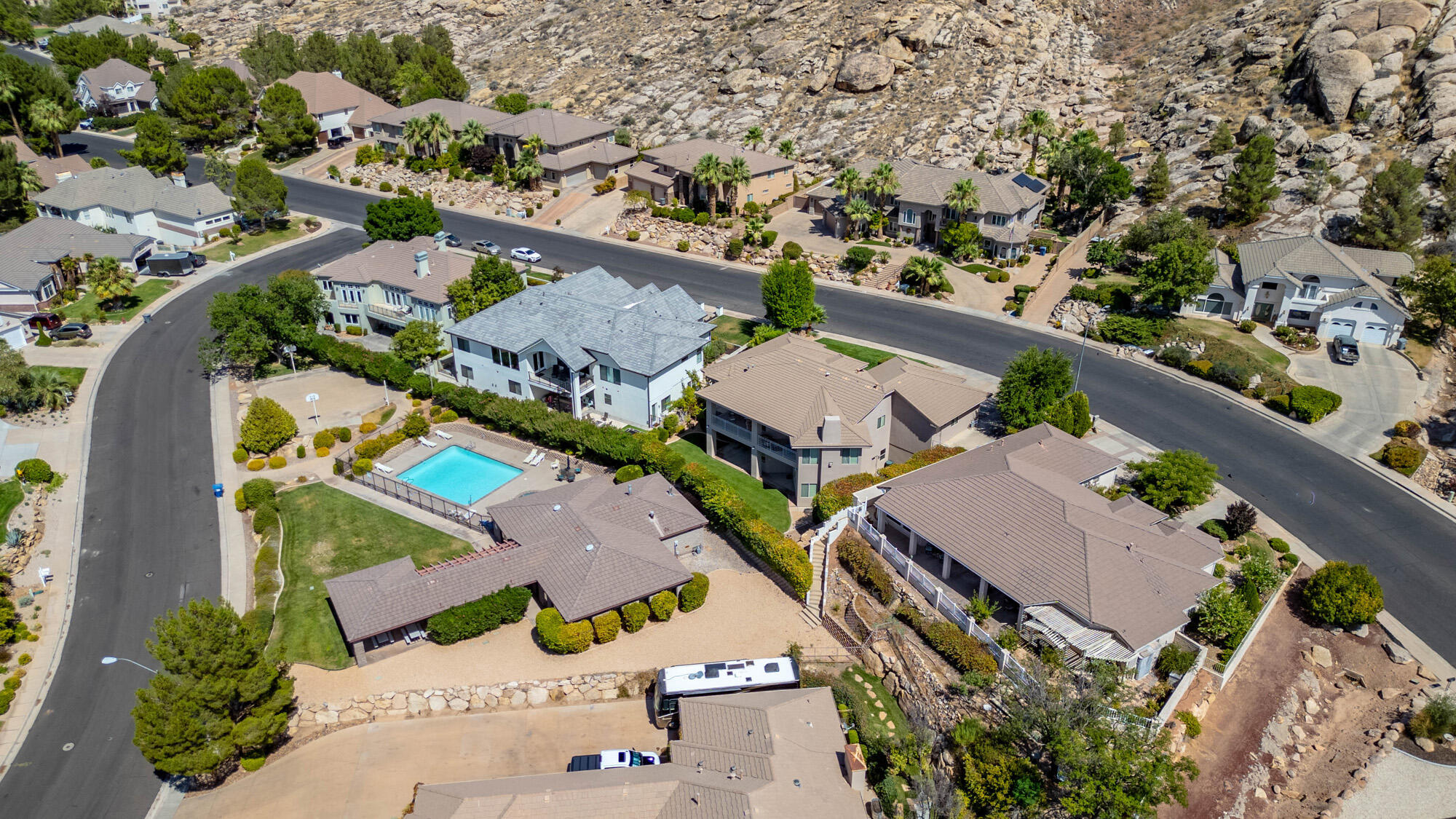 BOULDERS - Residential
