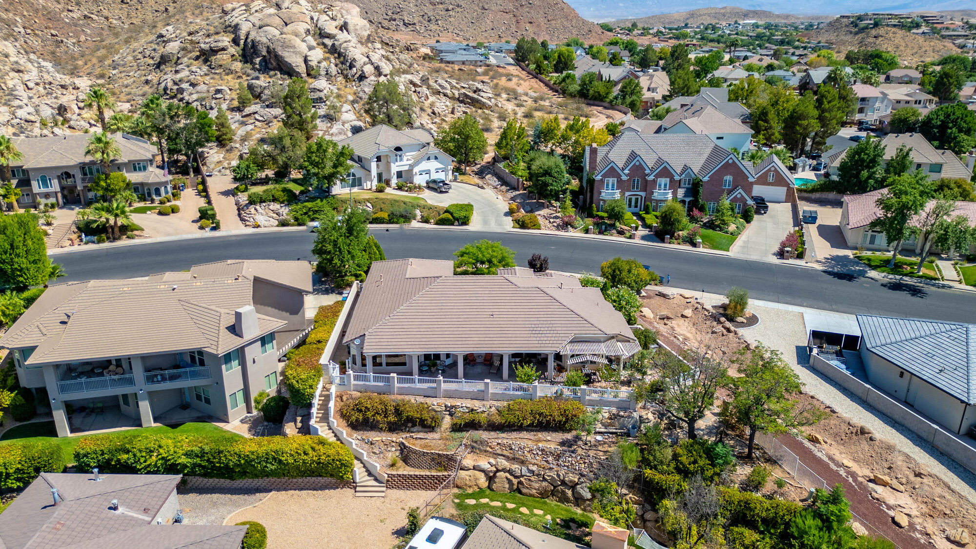 BOULDERS - Residential