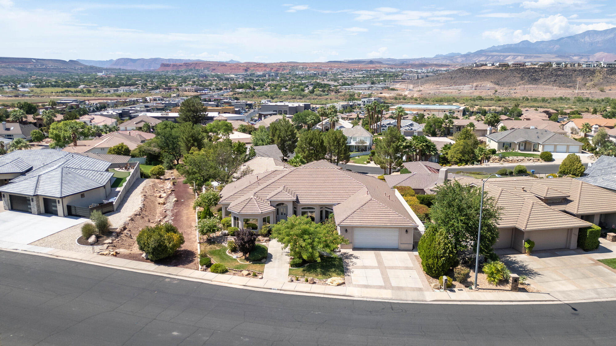 BOULDERS - Residential