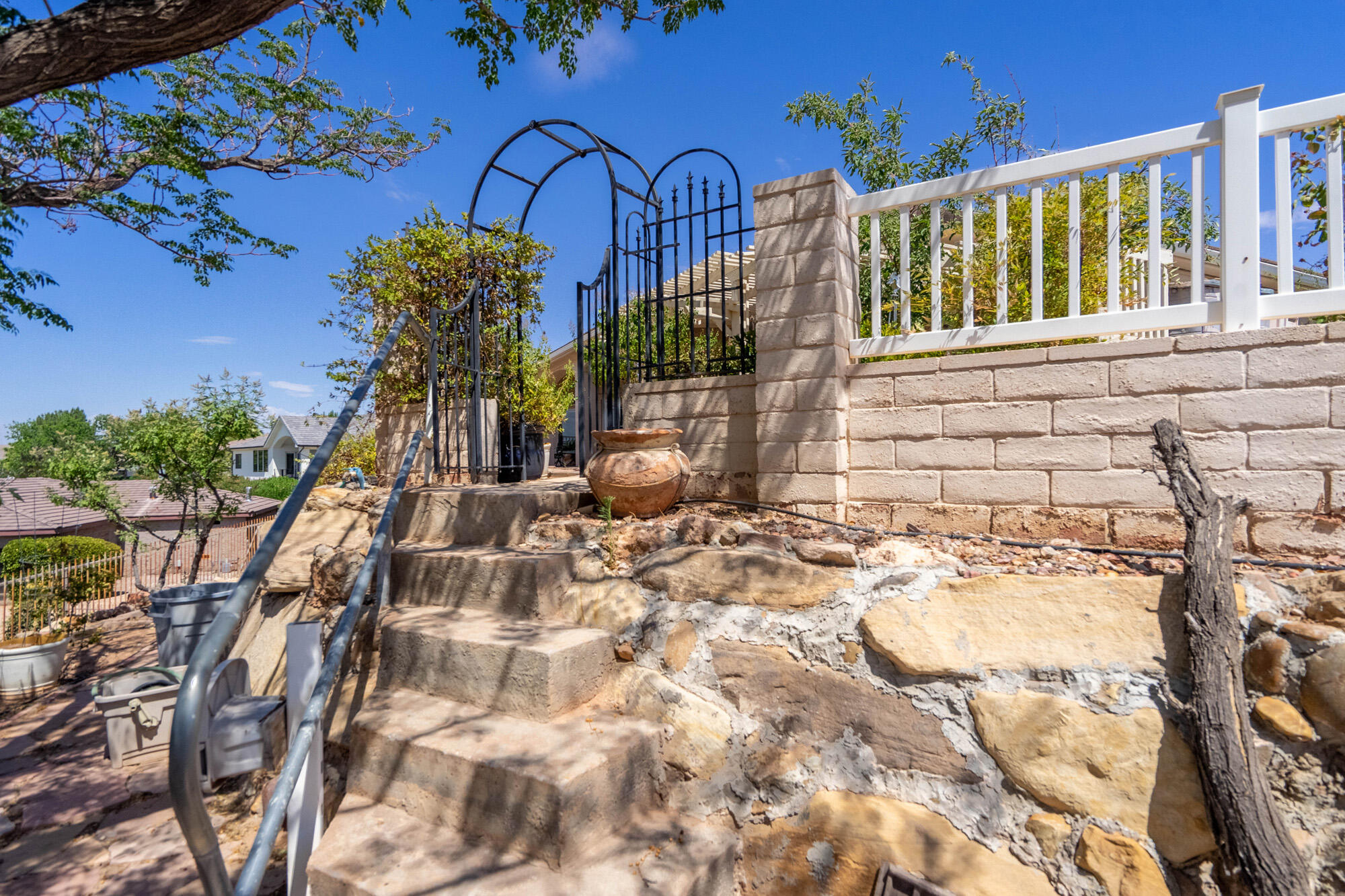BOULDERS - Residential