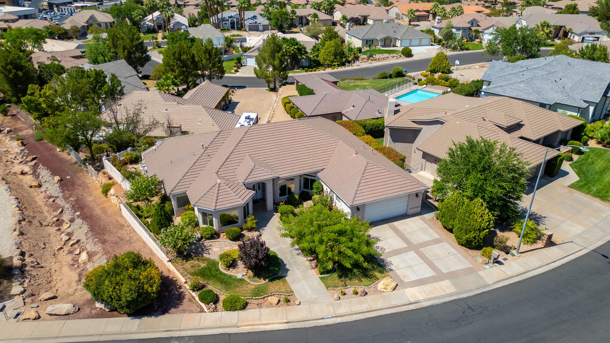 BOULDERS - Residential