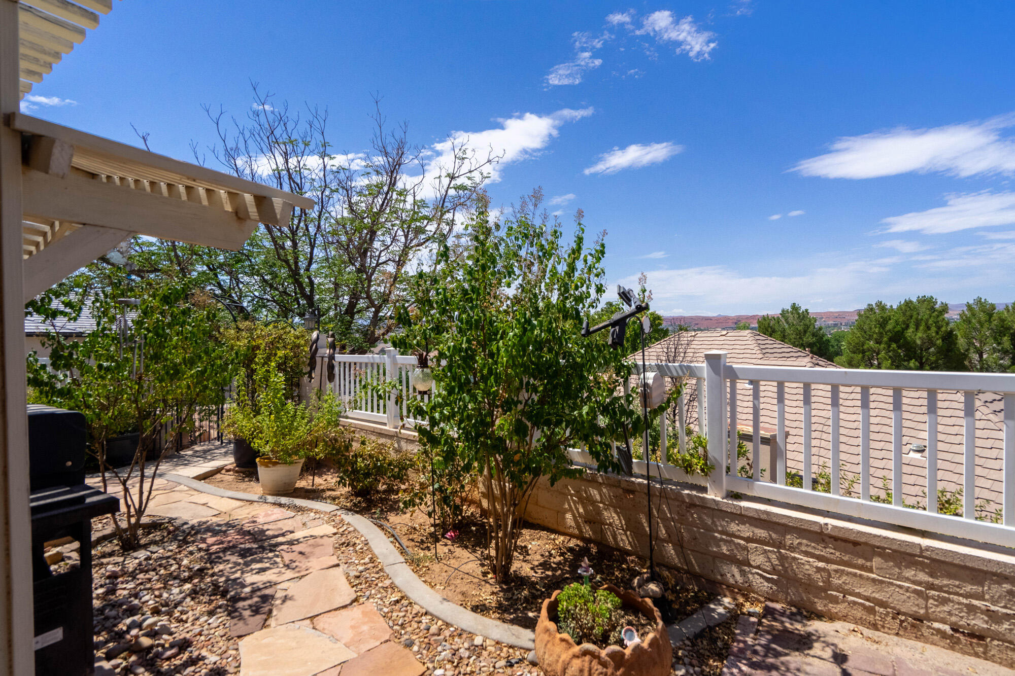 BOULDERS - Residential