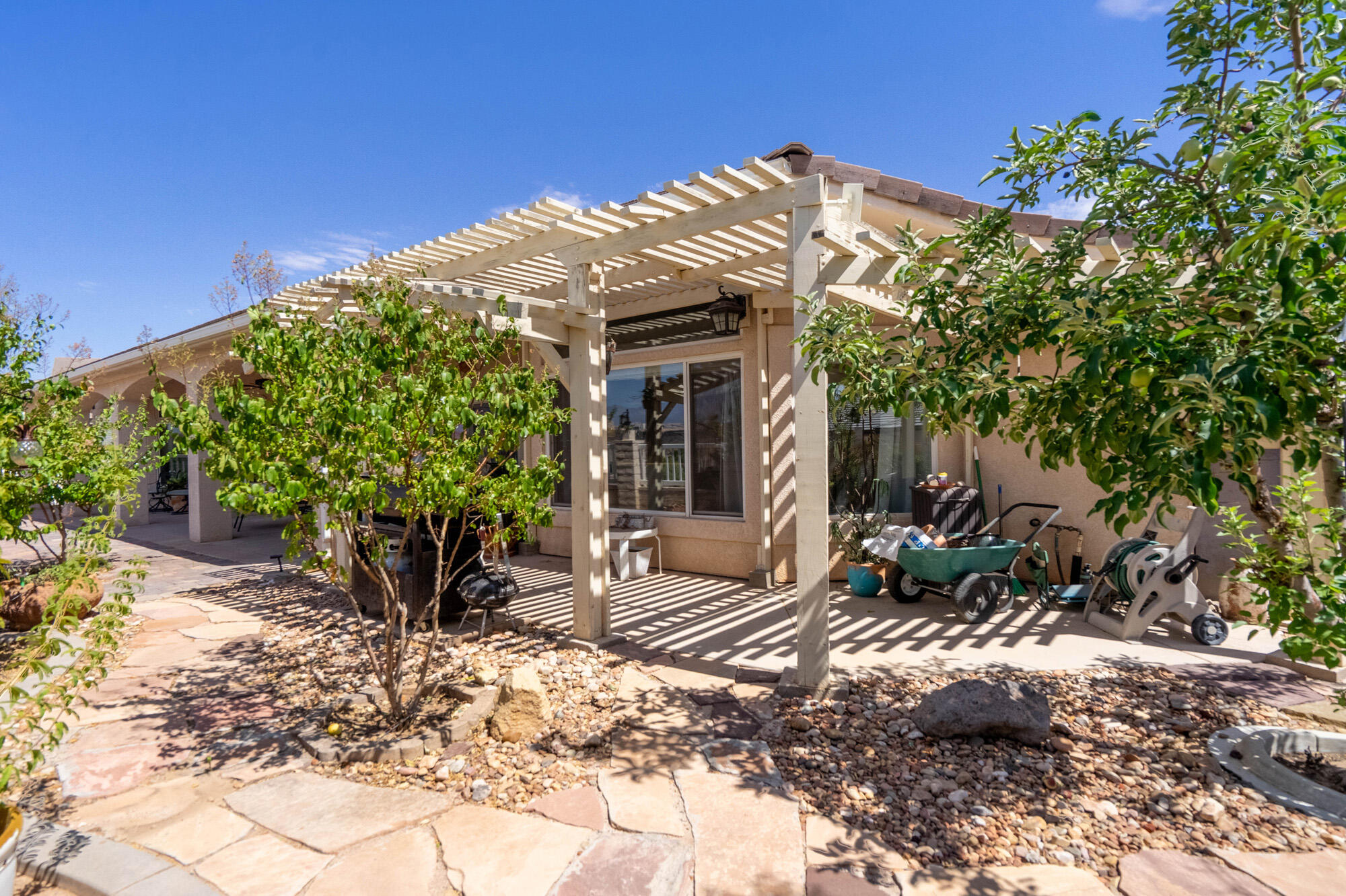 BOULDERS - Residential