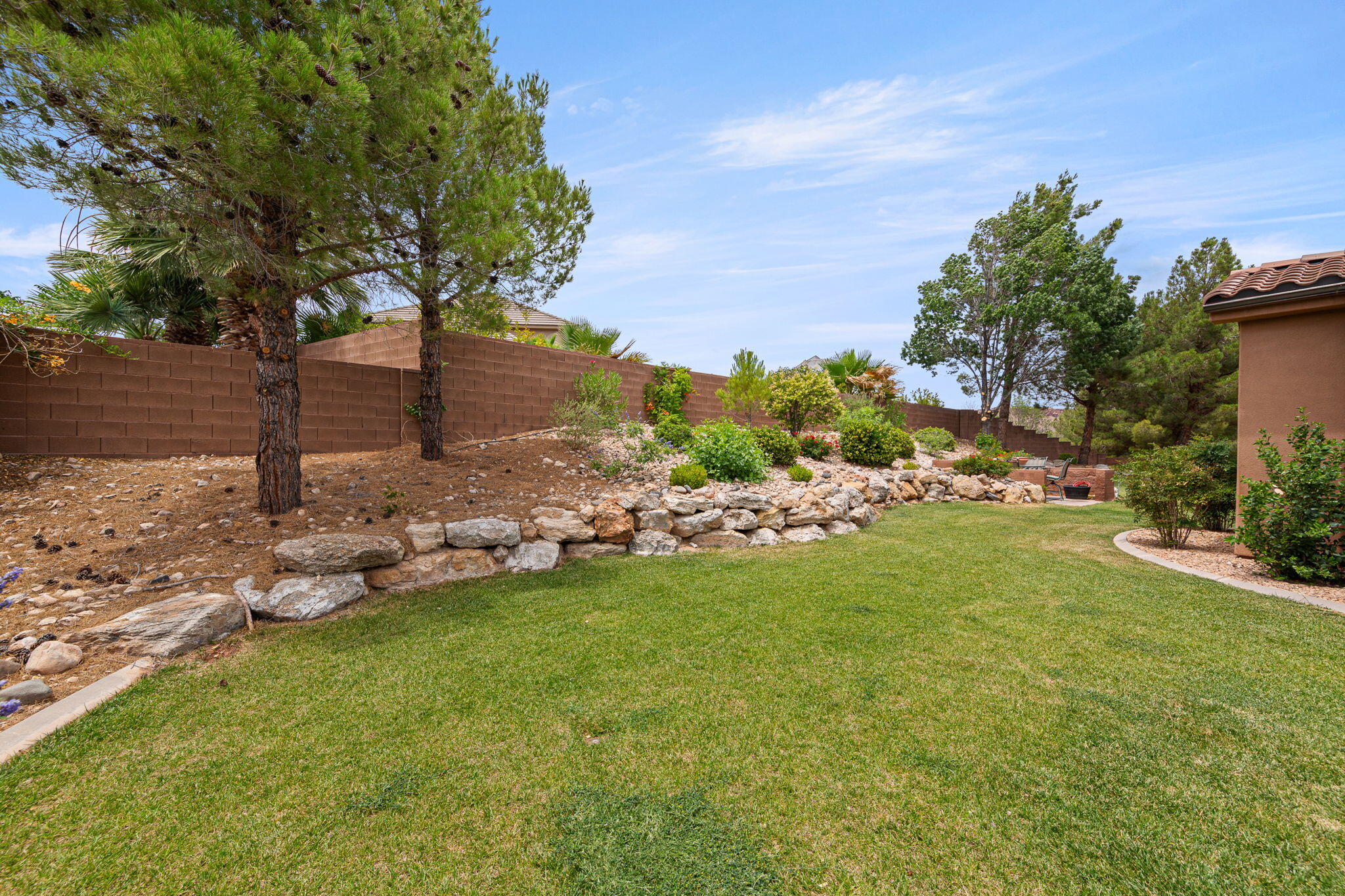 KNOLLS AT LITTLE VALLEY - Residential