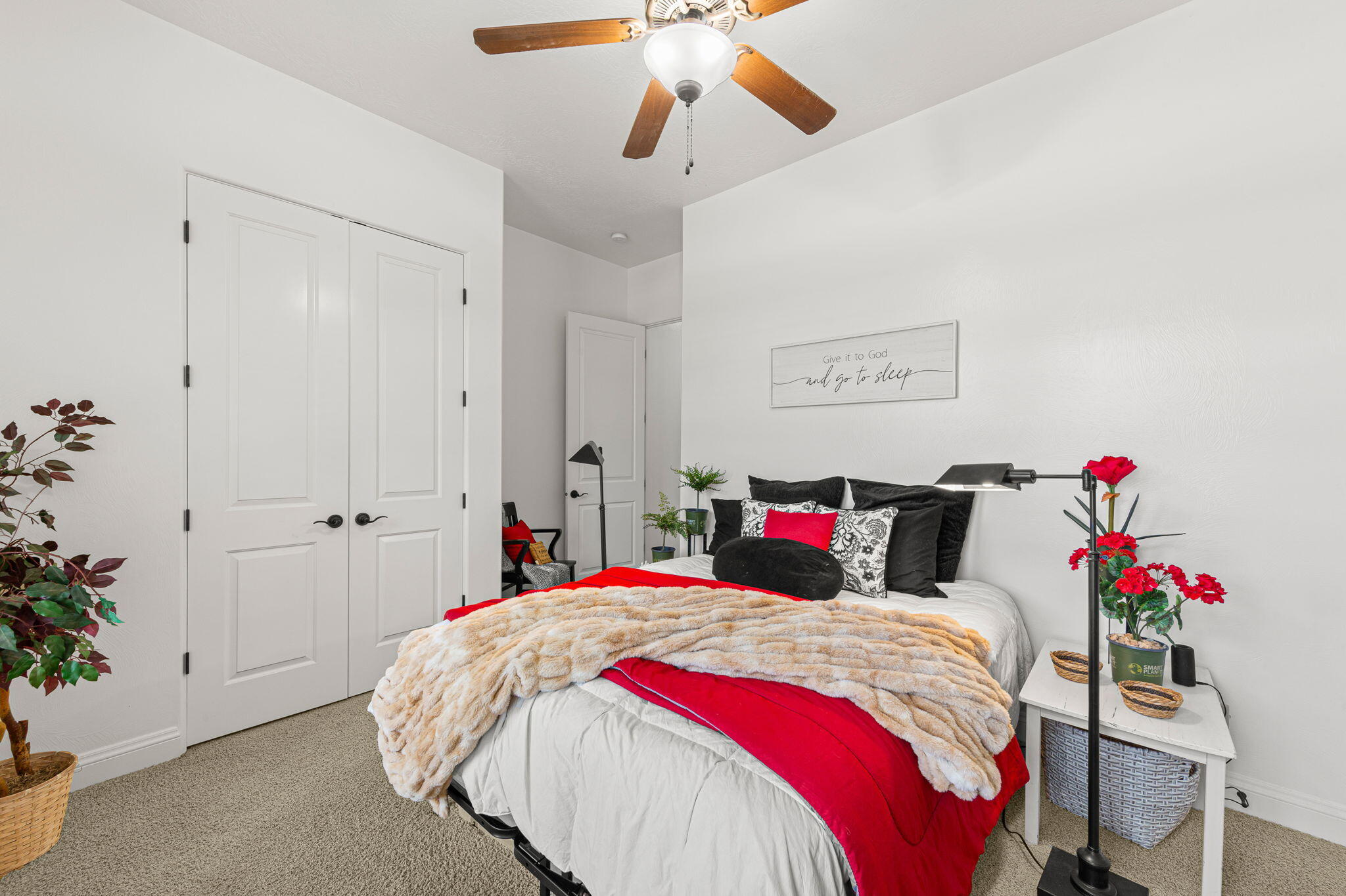 KNOLLS AT LITTLE VALLEY - Residential
