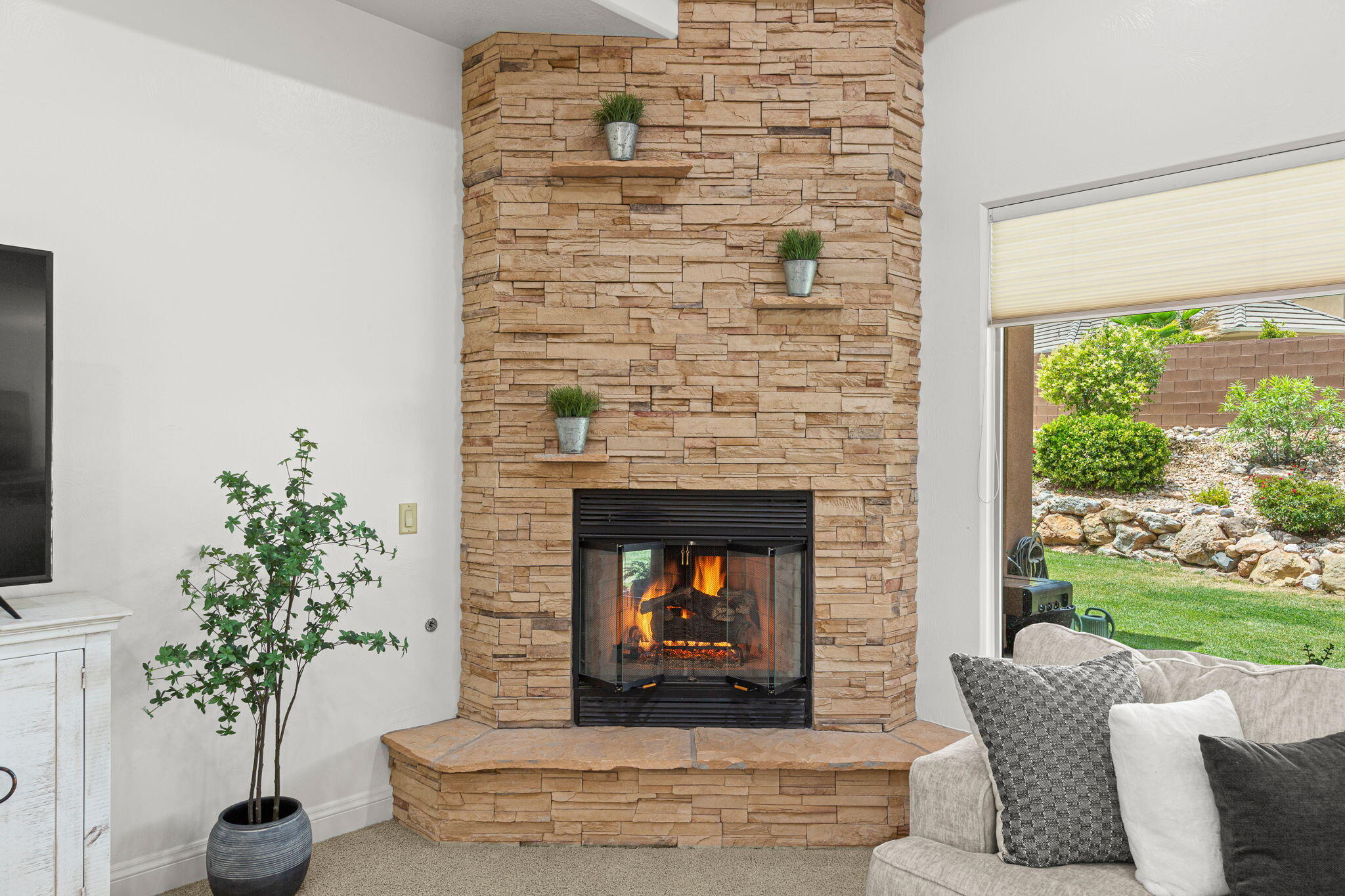 KNOLLS AT LITTLE VALLEY - Residential