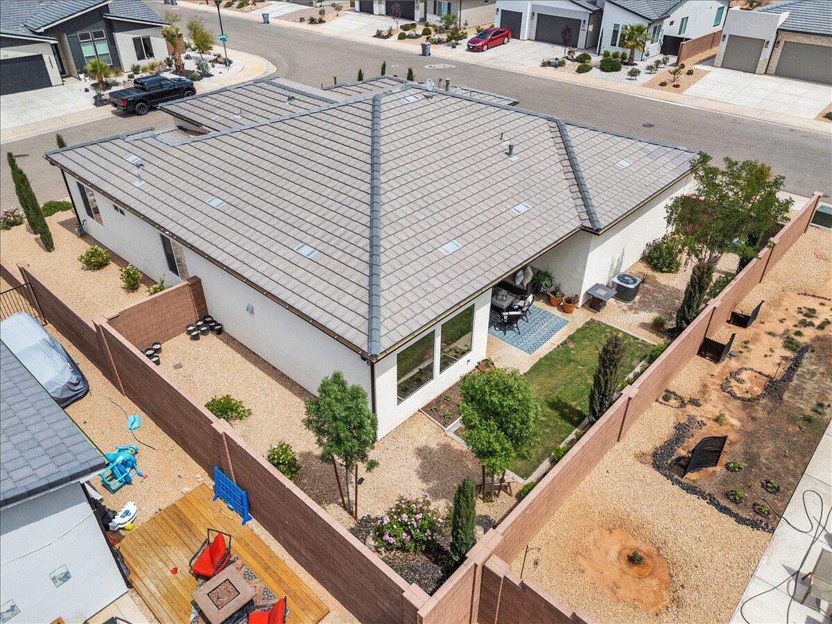 WARNER GATEWAY - Residential