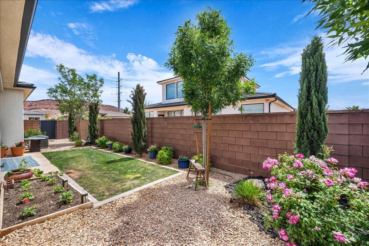 WARNER GATEWAY - Residential