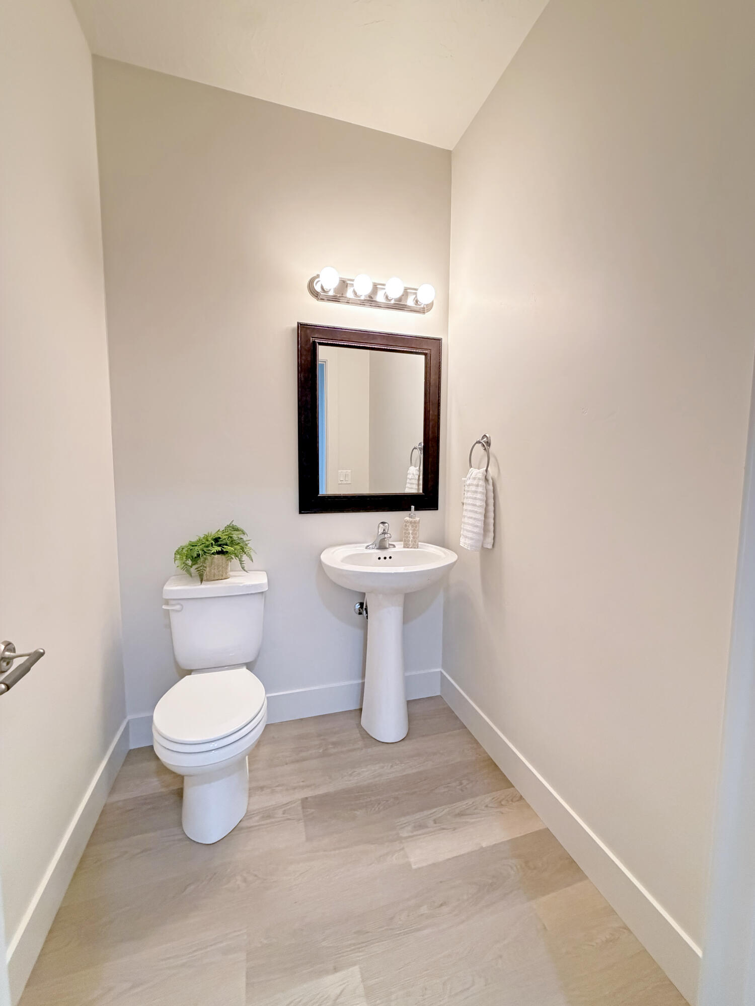 HAWTHORN ESTATES - Residential