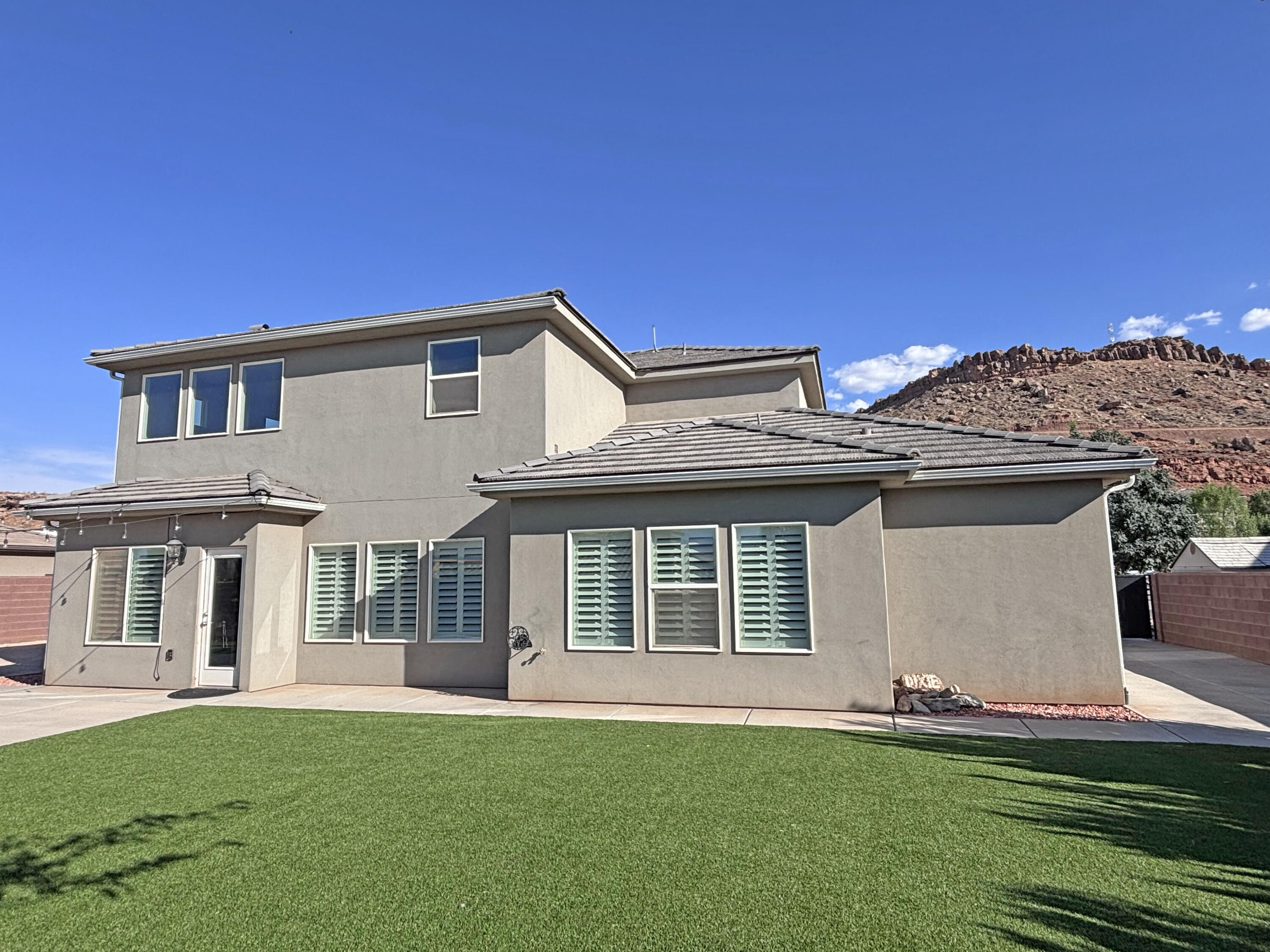 HAWTHORN ESTATES - Residential