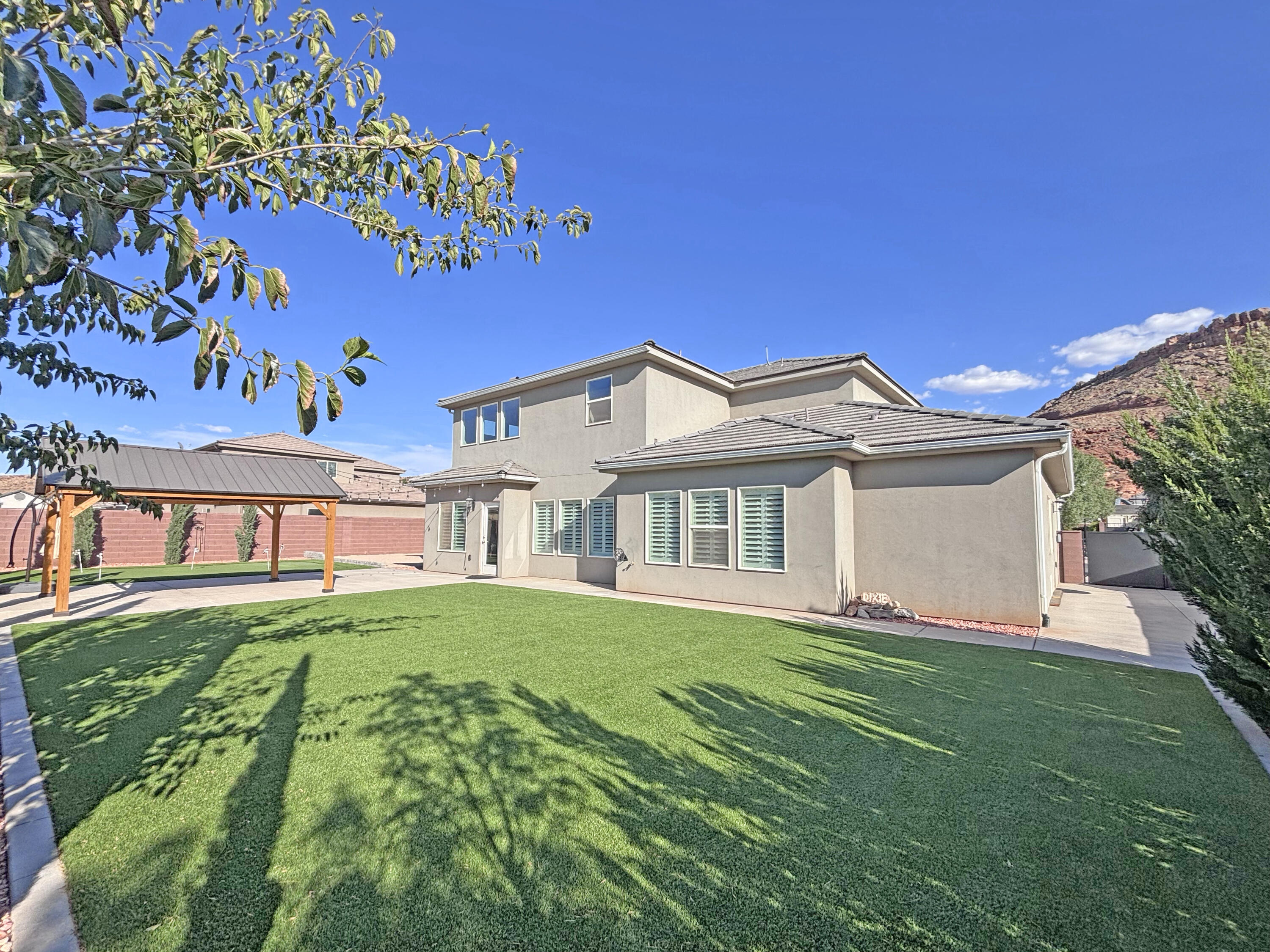 HAWTHORN ESTATES - Residential