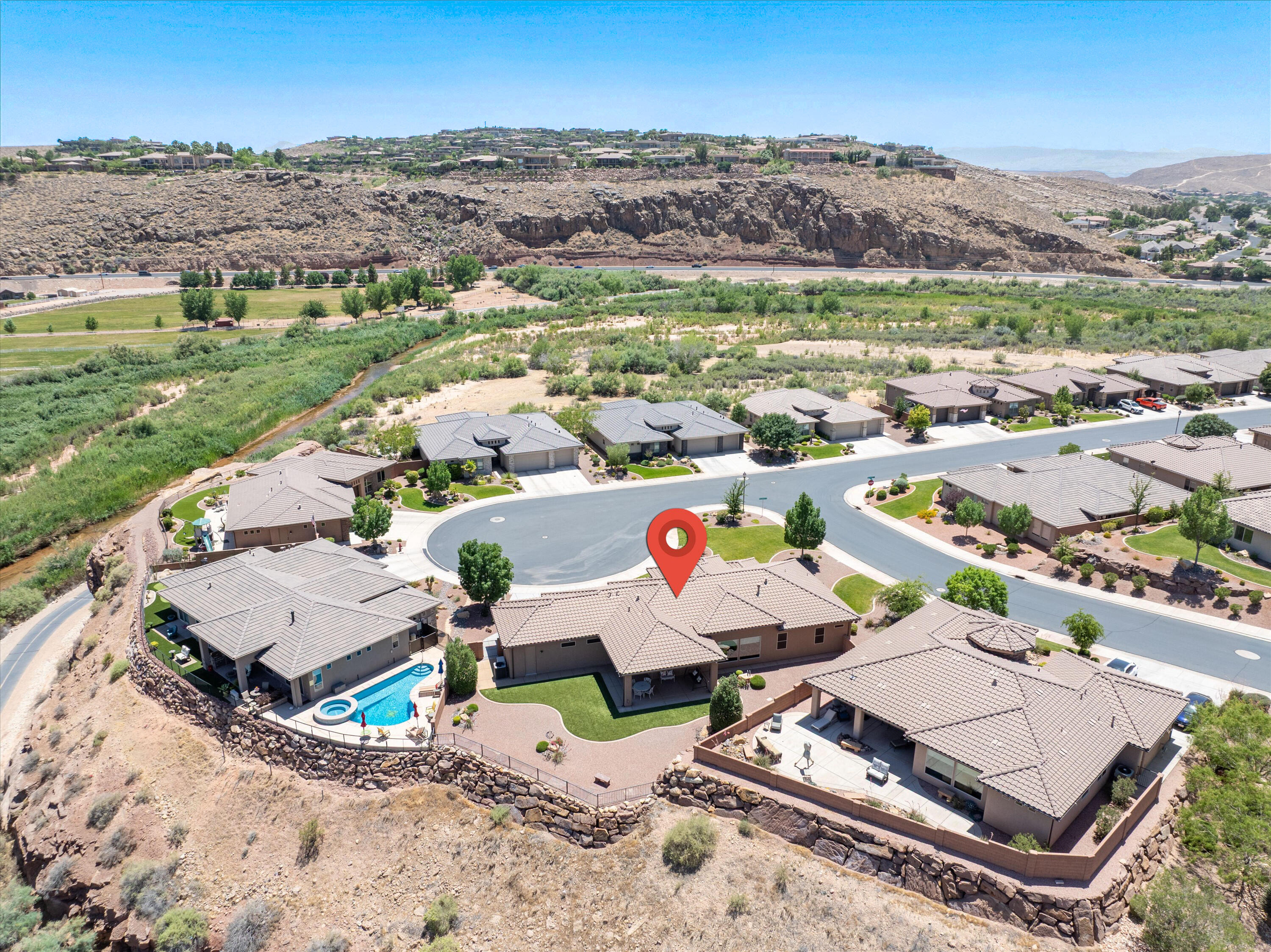 RIVERSIDE CLIFFS - Residential