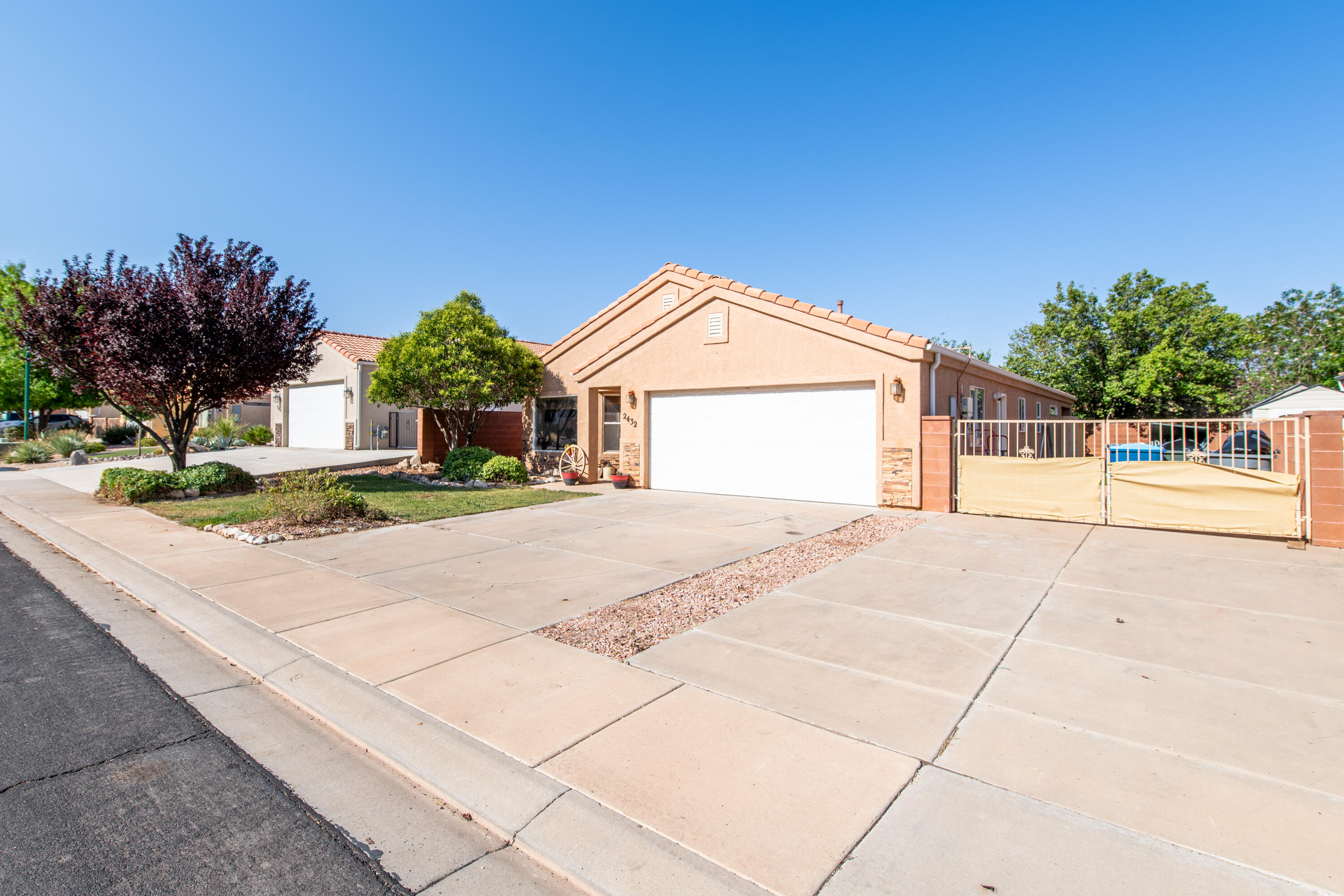 SHADOW CANYON - Residential