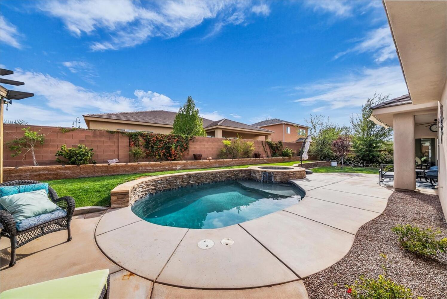 REDWOOD ESTATES - Residential