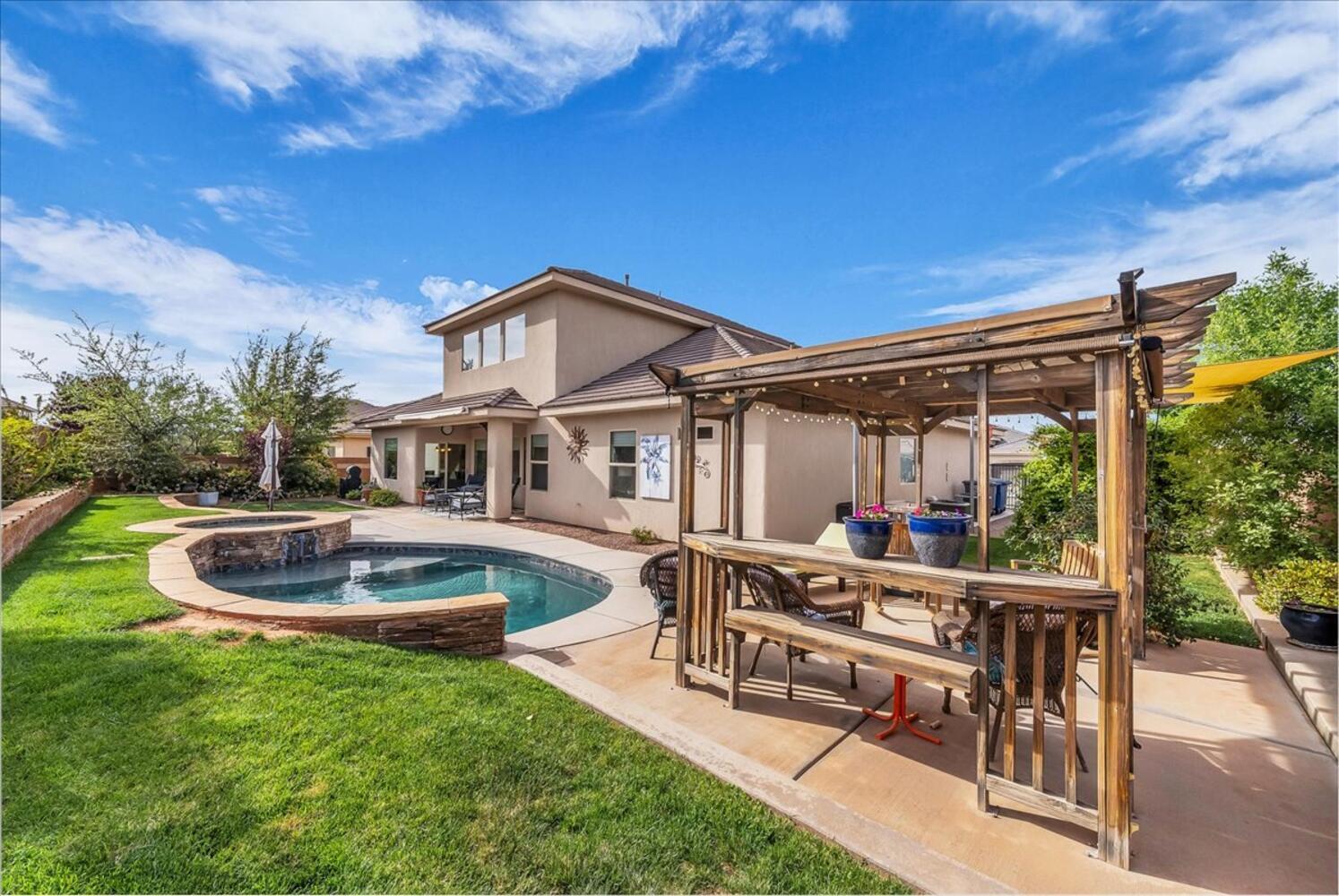REDWOOD ESTATES - Residential
