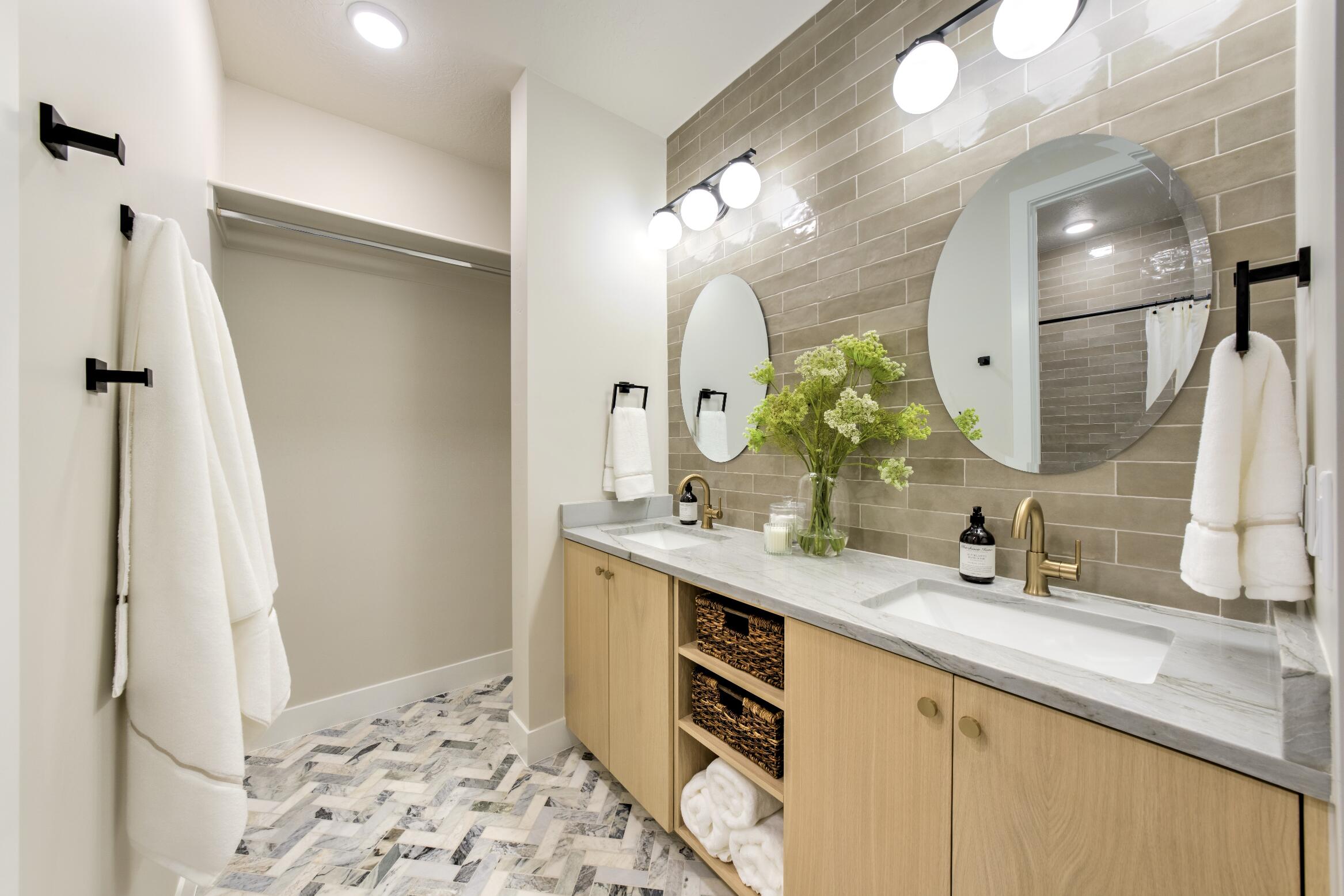 ISLAND AT CORAL CANYON - Residential