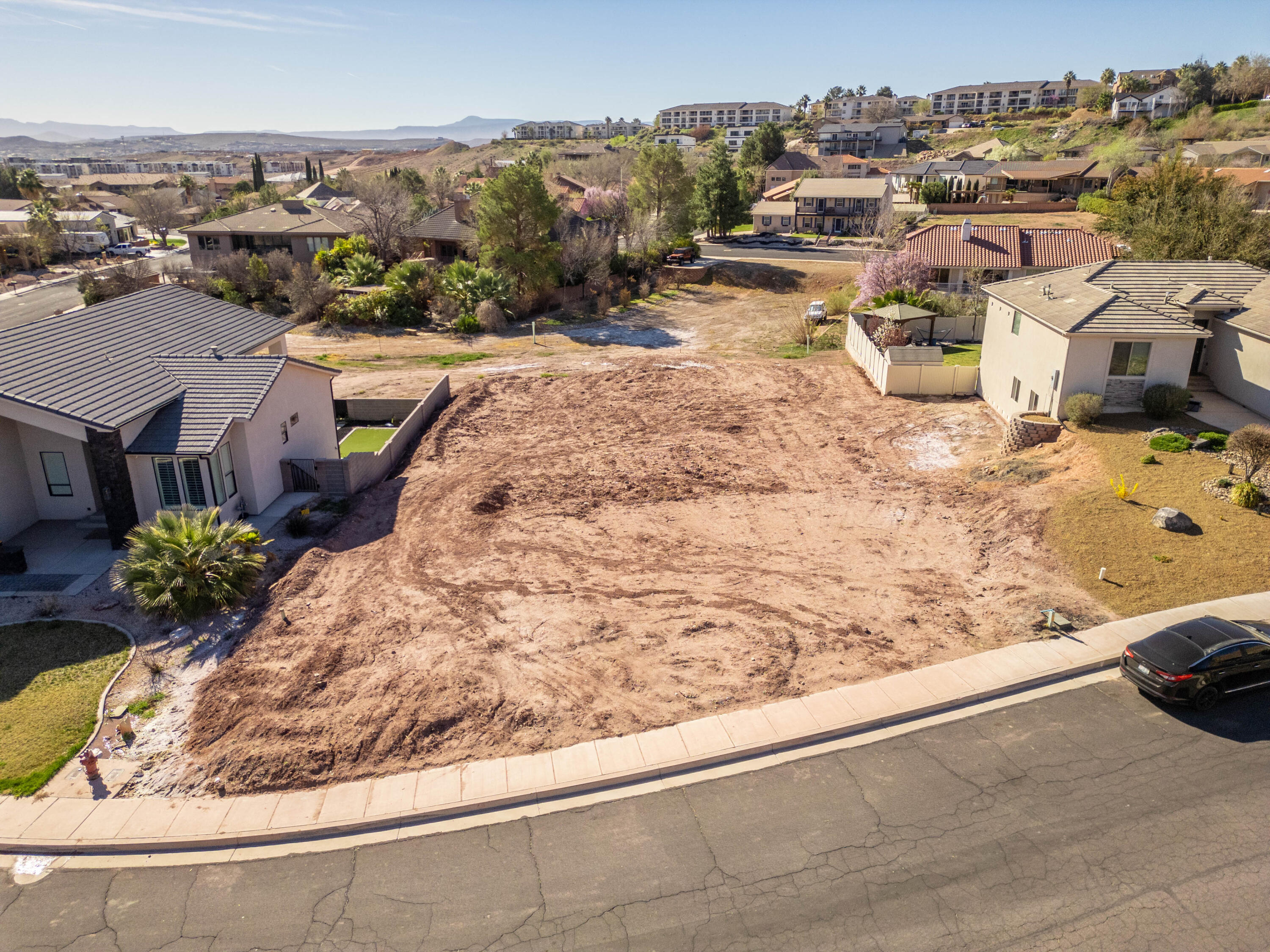 Walkout basement lot with beautiful views located in the desirable Overlook at Green Valley subdivision. Excellent location just minutes from city parks, biking and walking trails, Sunbrook and Southgate Golf Courses, shopping, and churches. Bring your own builder and create the home you've been dreaming of in one of the area's most convenient and scenic neighborhoods.