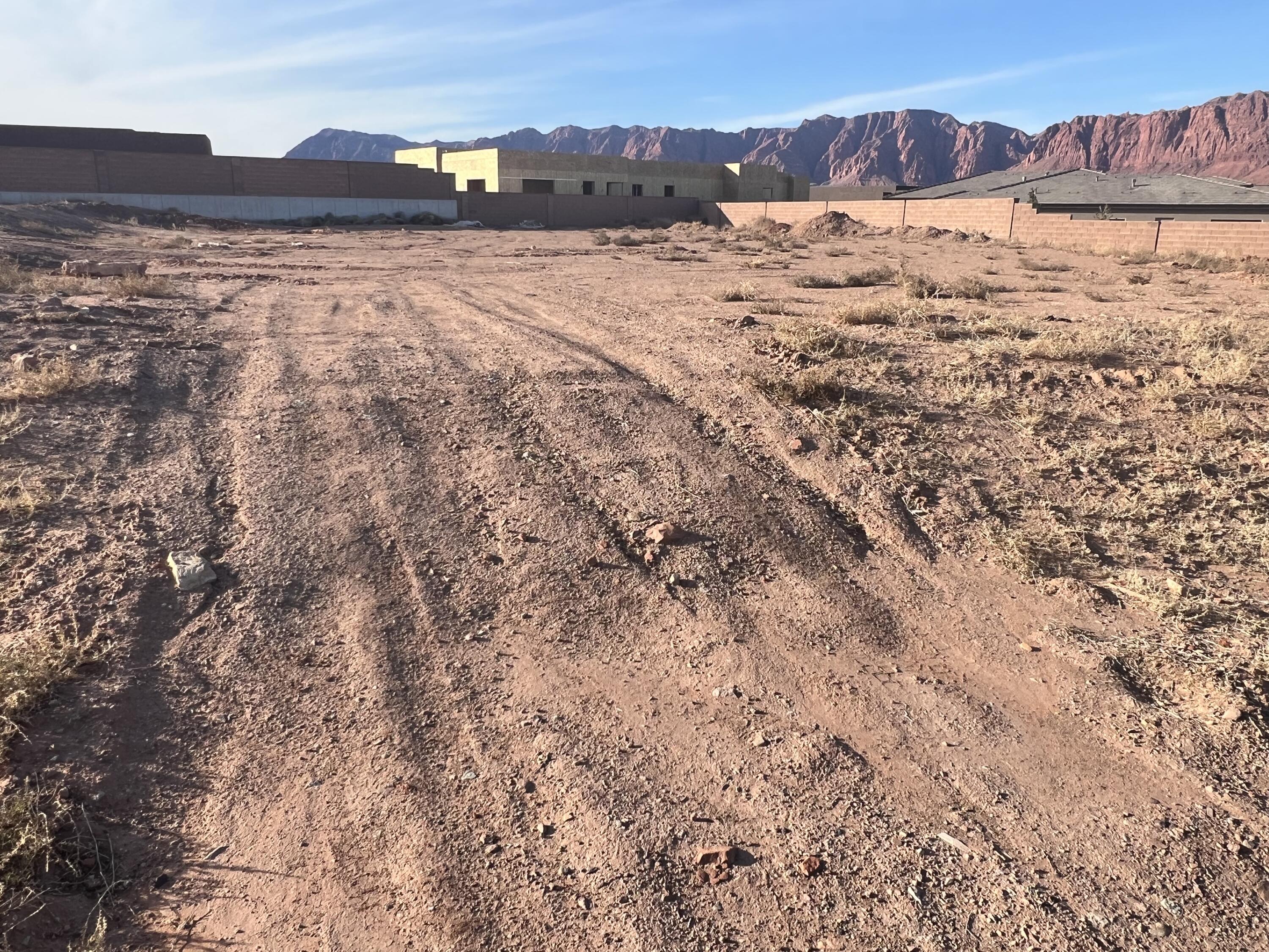 MOJAVE FLATS - Land