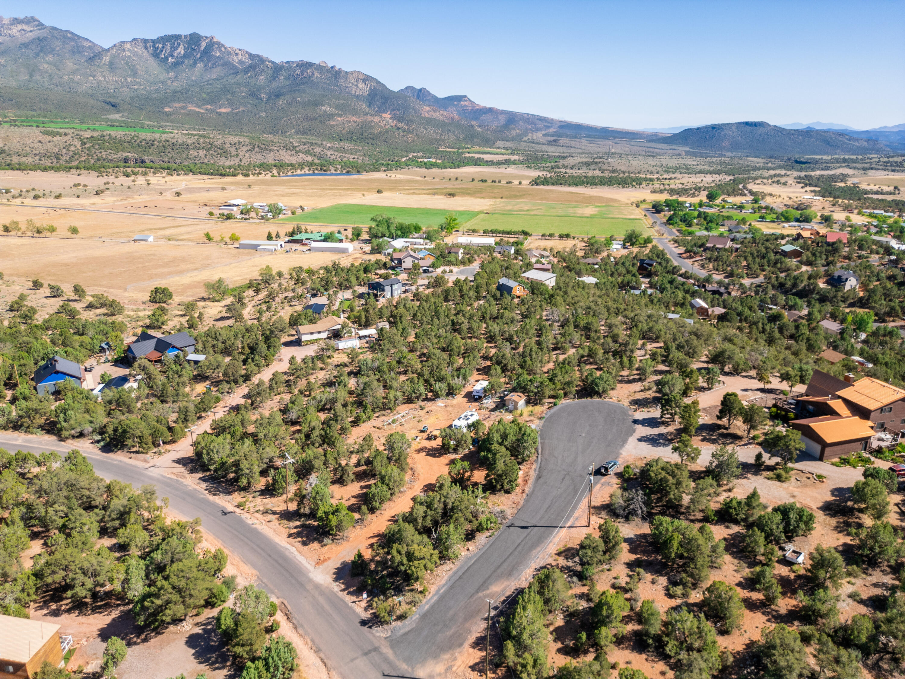DIXIE DEER ESTATES - Land