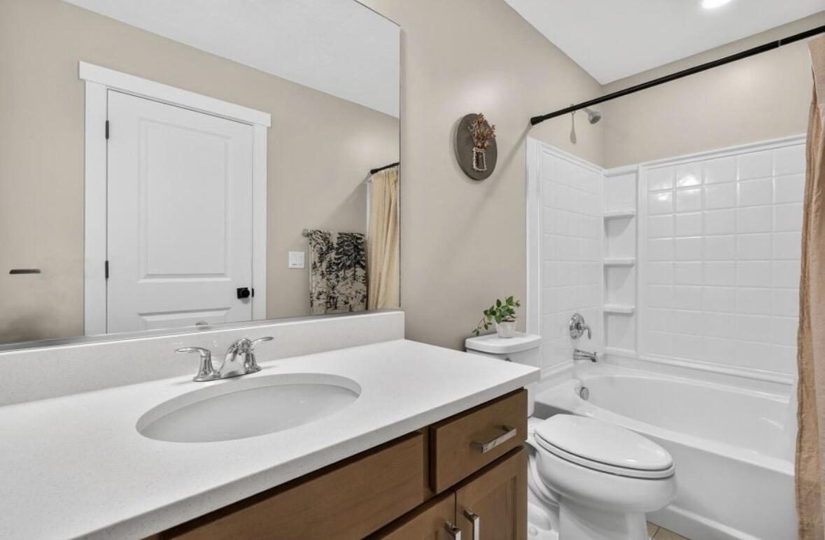 DESERT COLOR AUBURN HILLS - Residential
