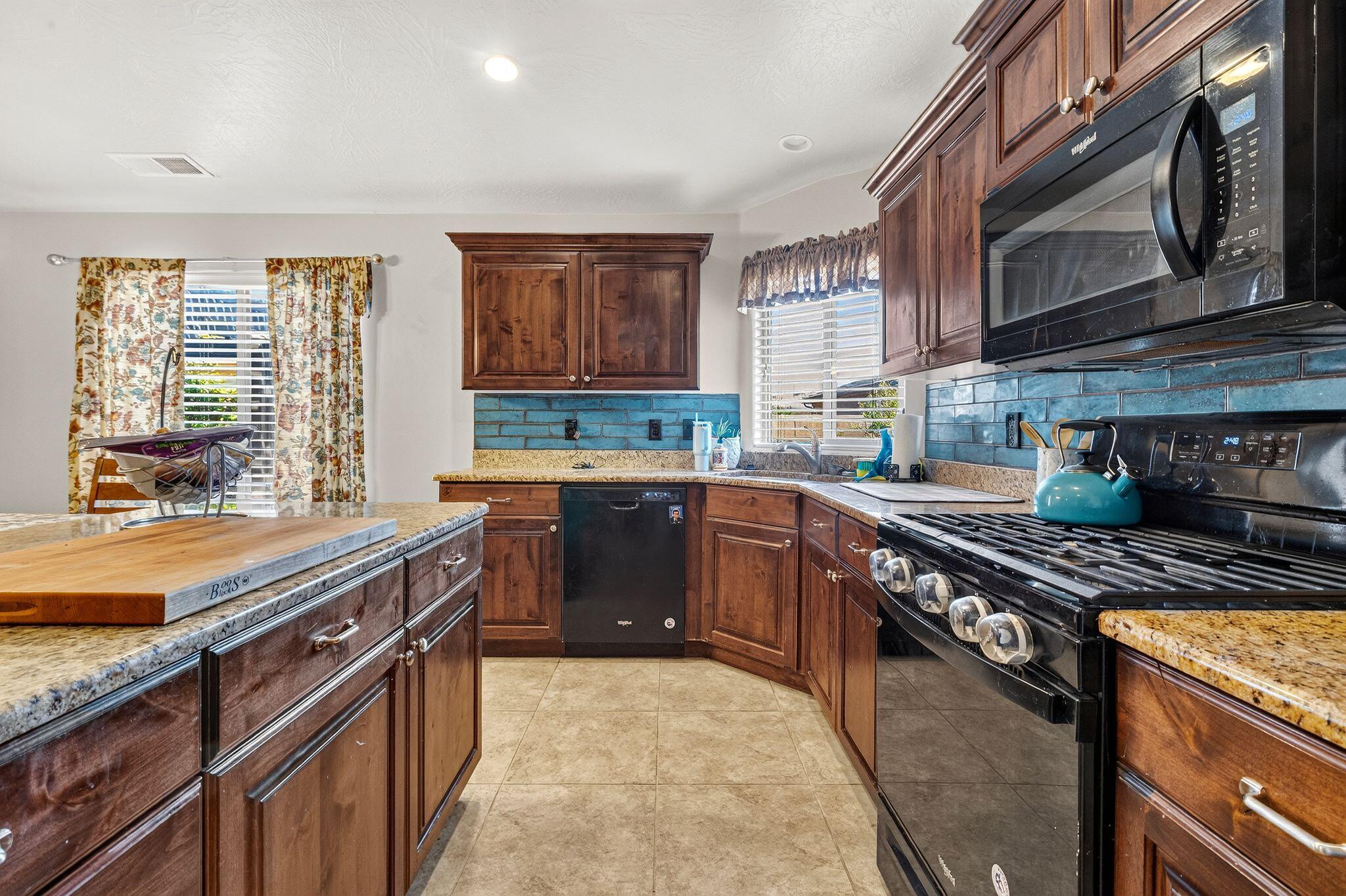 PEREGRINE POINTE - Residential