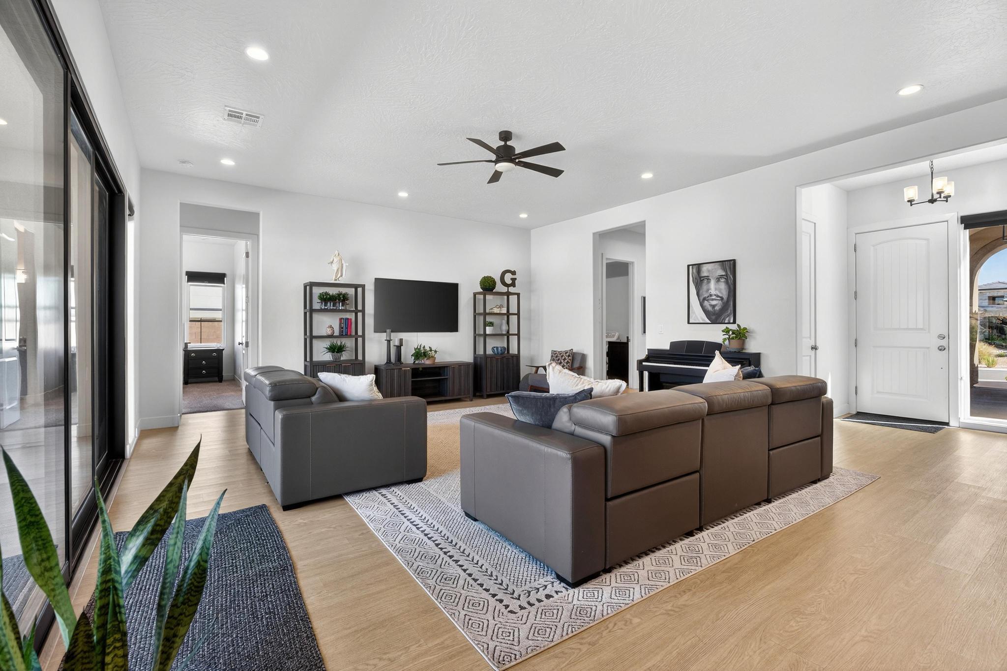 VIEWS AT CORAL CANYON - Residential