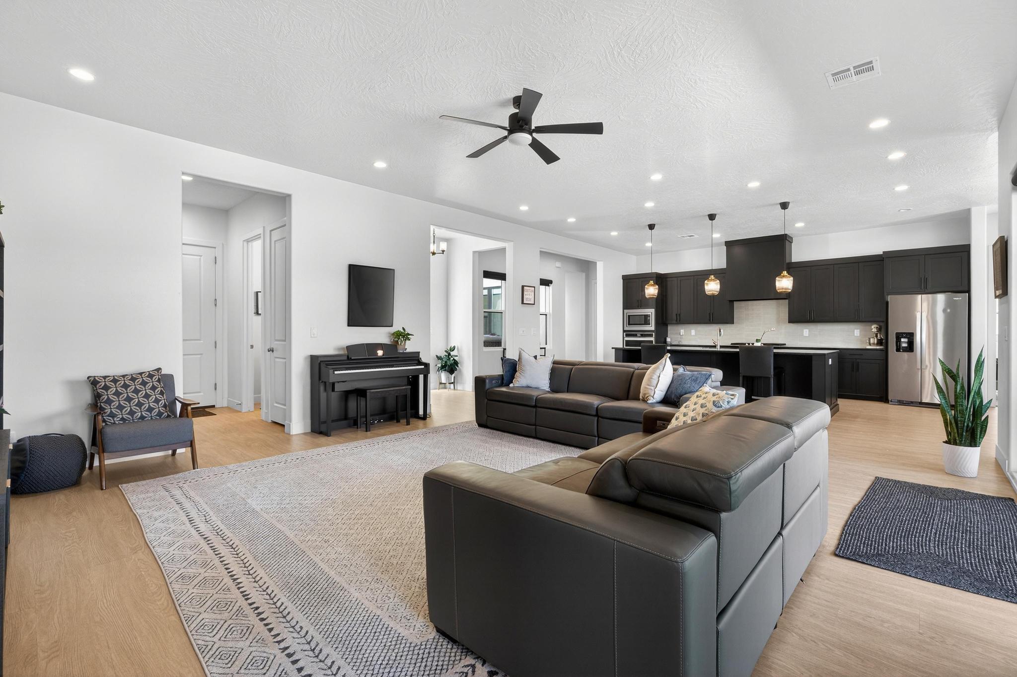 VIEWS AT CORAL CANYON - Residential