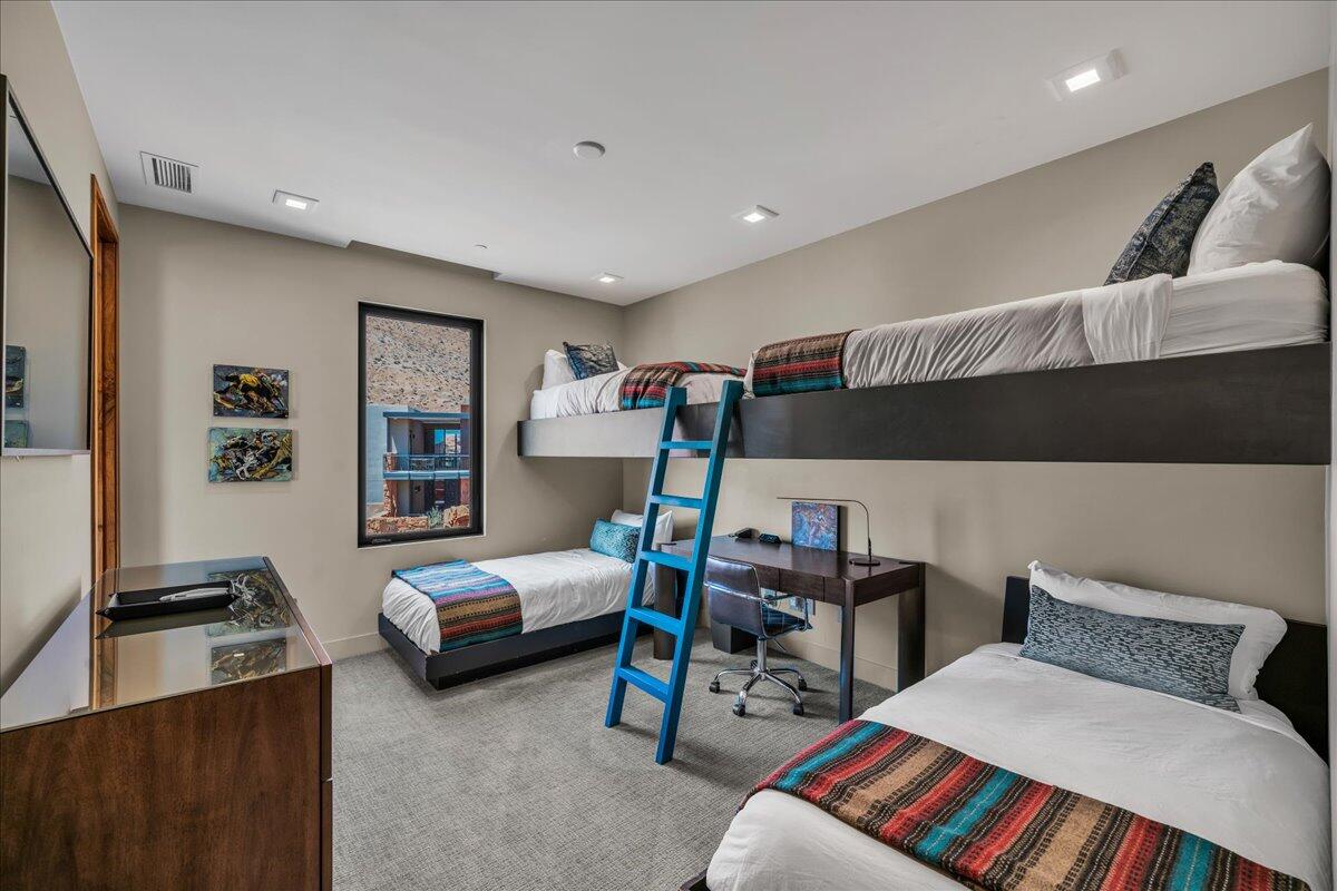 SENTIERRE PADRE CANYON - Residential