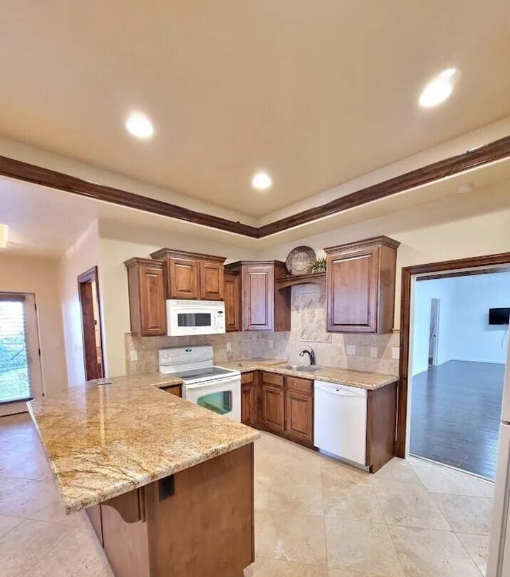 RIVER FRONT ESTATES - Residential