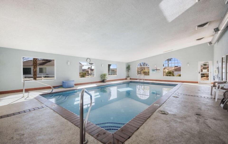 PADRE LAKES TOWNHOMES - Residential